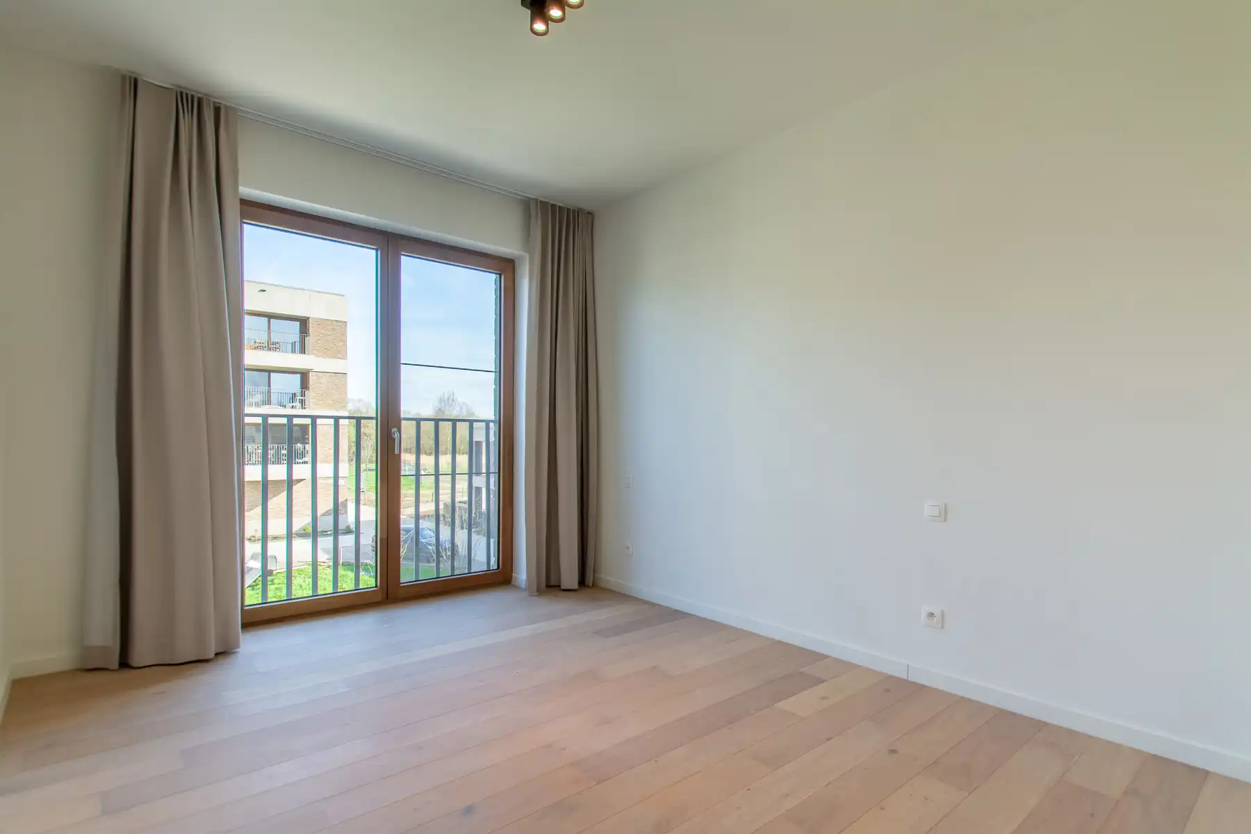 Rustig en comfortabel 2slpk appt. met mooi terras foto 9