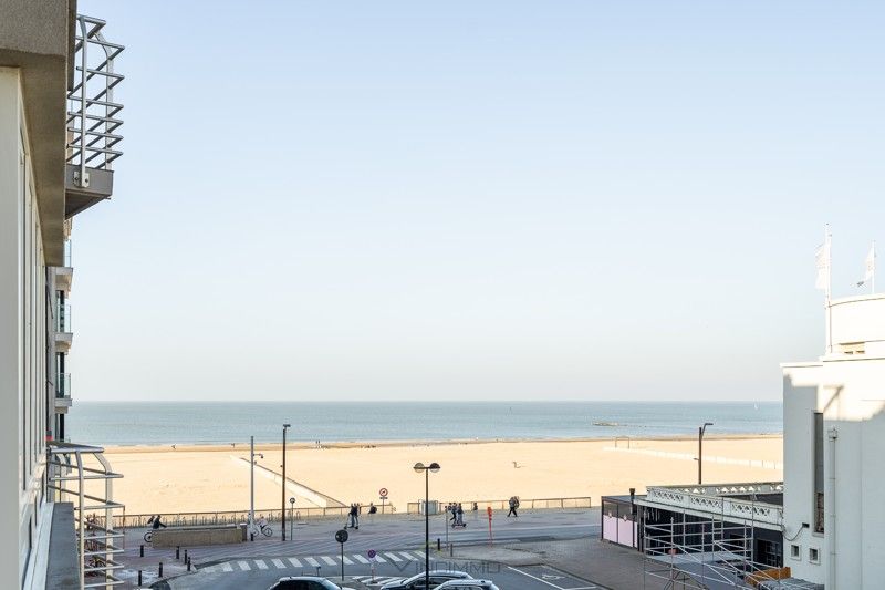 Ruim, lichtrijk 3-slaapkamer appartement met zijdelings zeezicht en zicht op het Casino van Knokke-Heist! foto 9