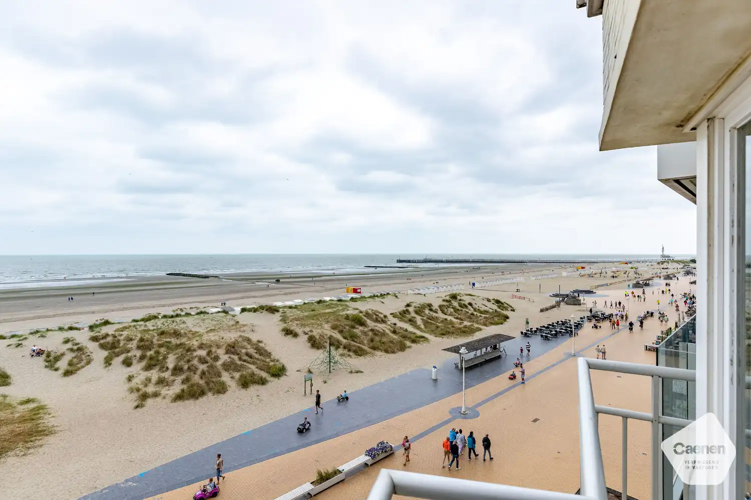 Modern tweeslaapkamerappartement met frontaal zeezicht foto 10