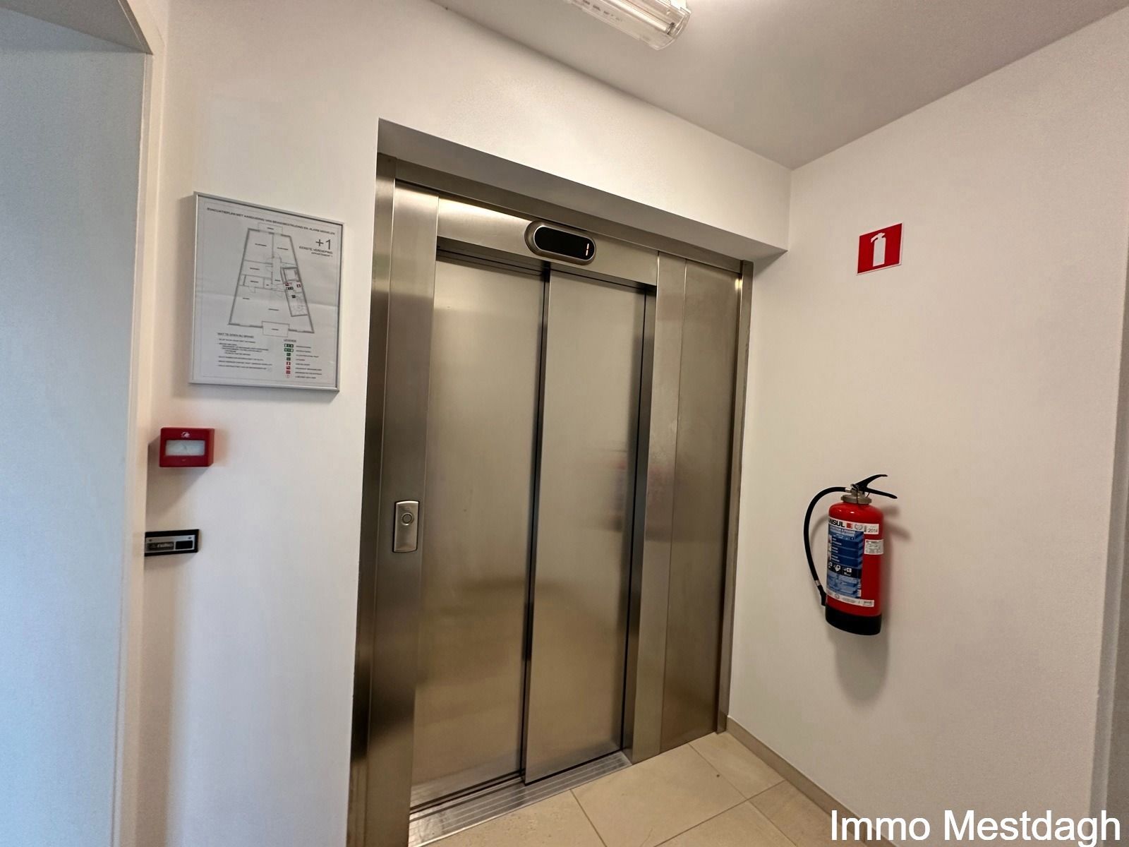 Recent appartement met 2 terrassen en staanplaats in centrum Diest foto 4