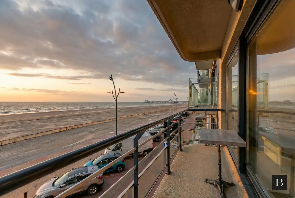 prachtig appartement op de zeedijk te Blankenberge foto 4