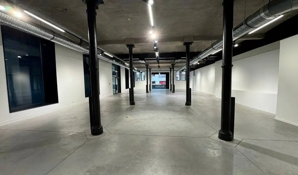 Kantoorruimte of showroom te huur in gerenoveerd pakhuis Valkeniersnatie in Antwerpen foto 5