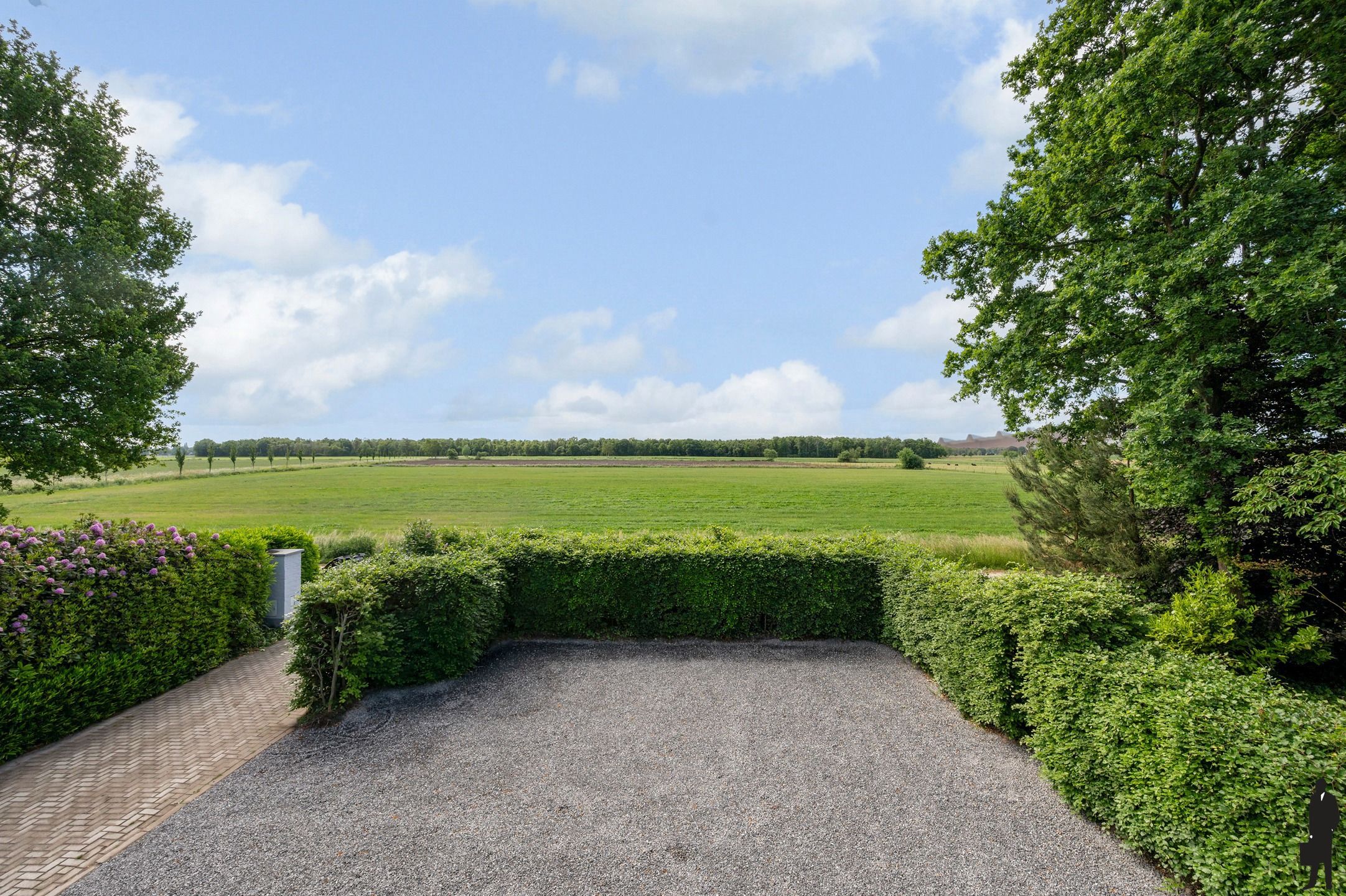 Gerenoveerde villa op 1.900 m² nabij de Nederlandse grens foto 29
