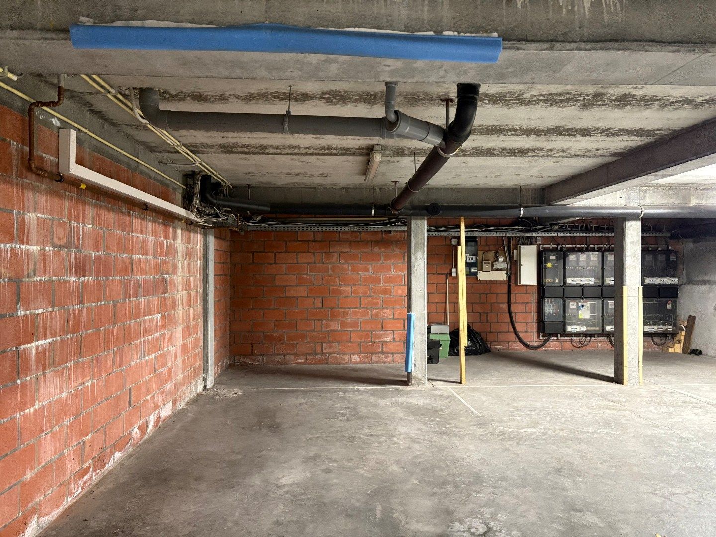 Autostandplaats aan ring van Brugge foto 2