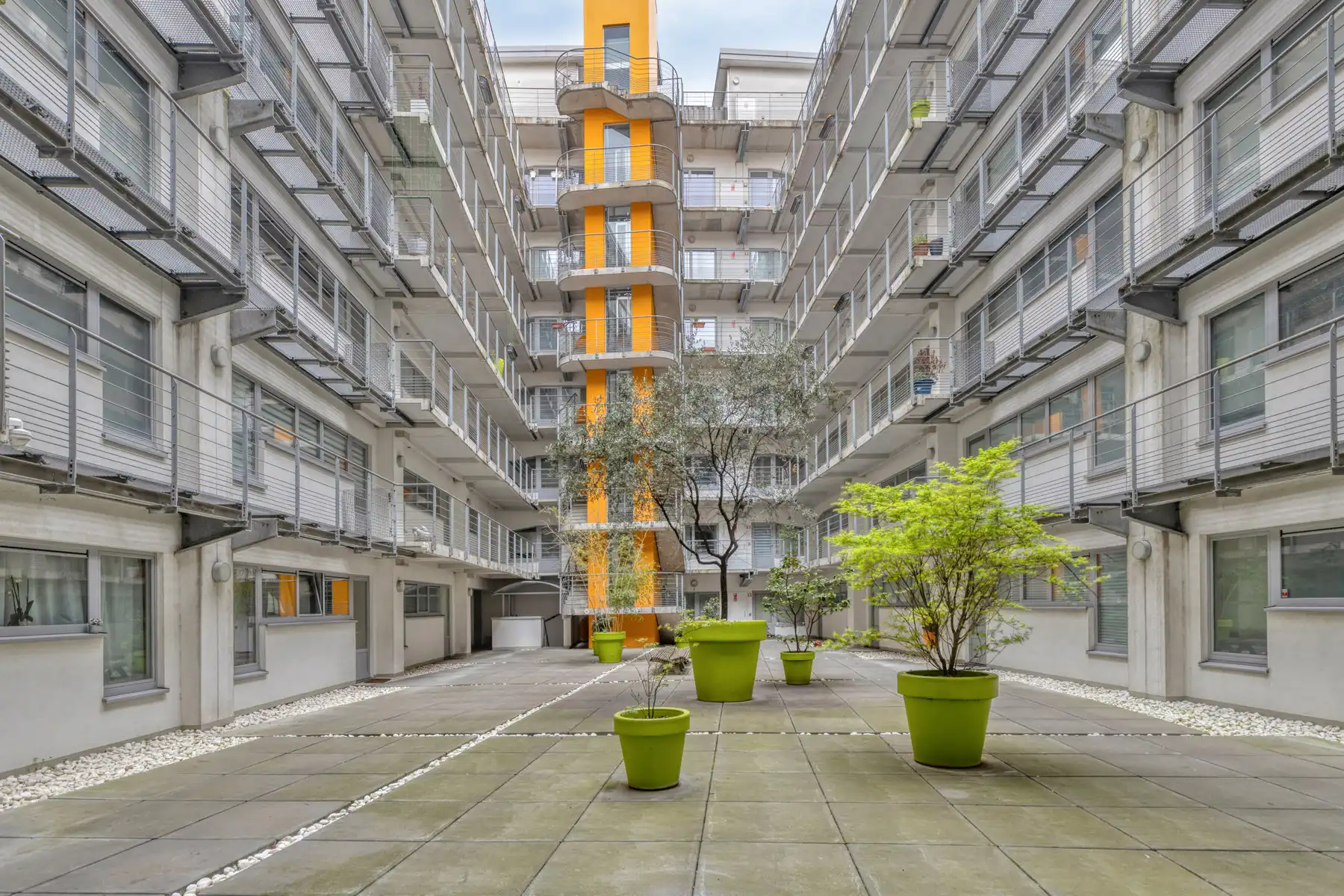 Instapklaar Loftappartement met ruim terras foto 18