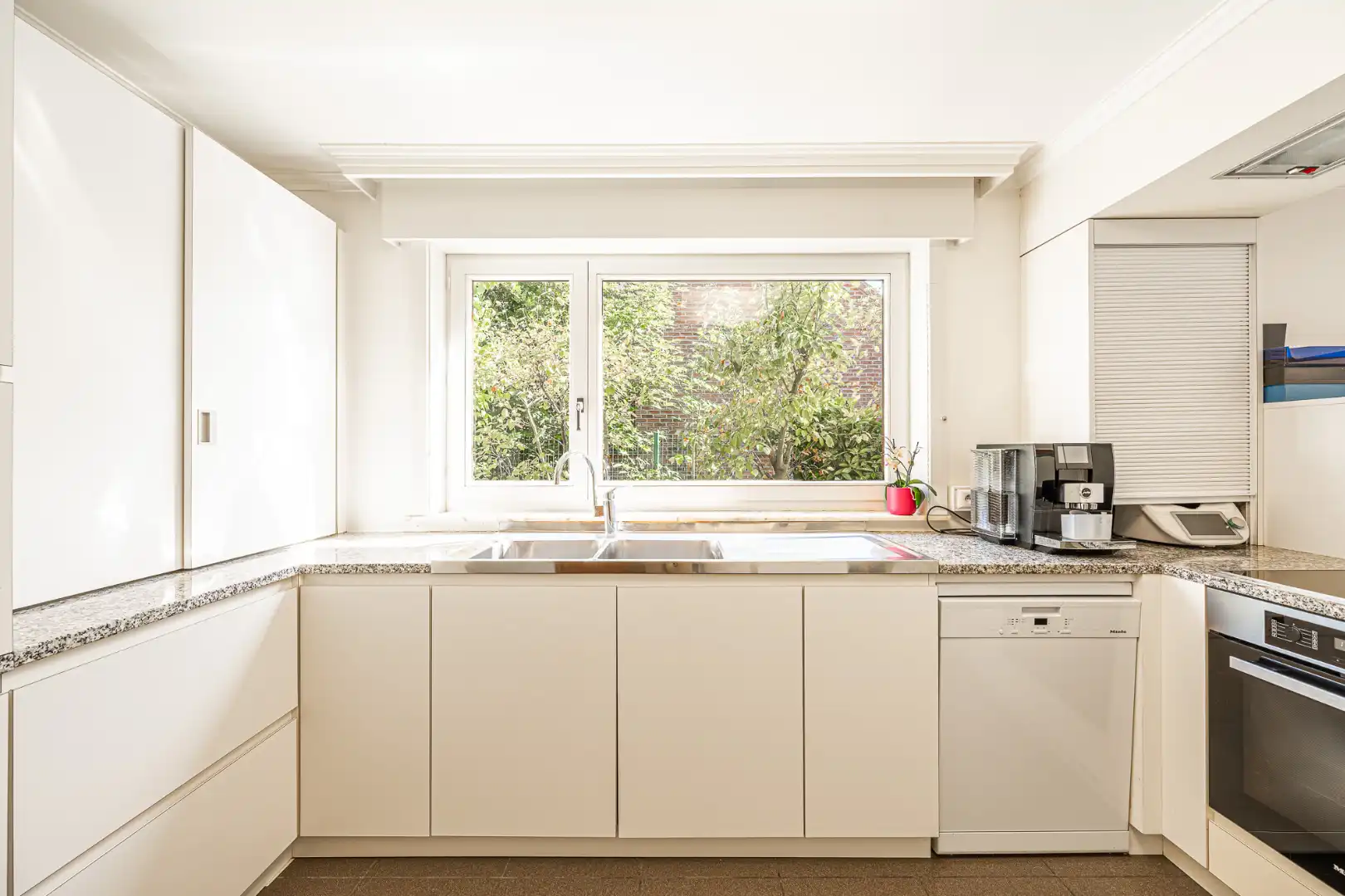 Open woning met 5 slaapkamers en polyvalente ruimte/handelsruimte op een rustige ligging in Hulste foto 10