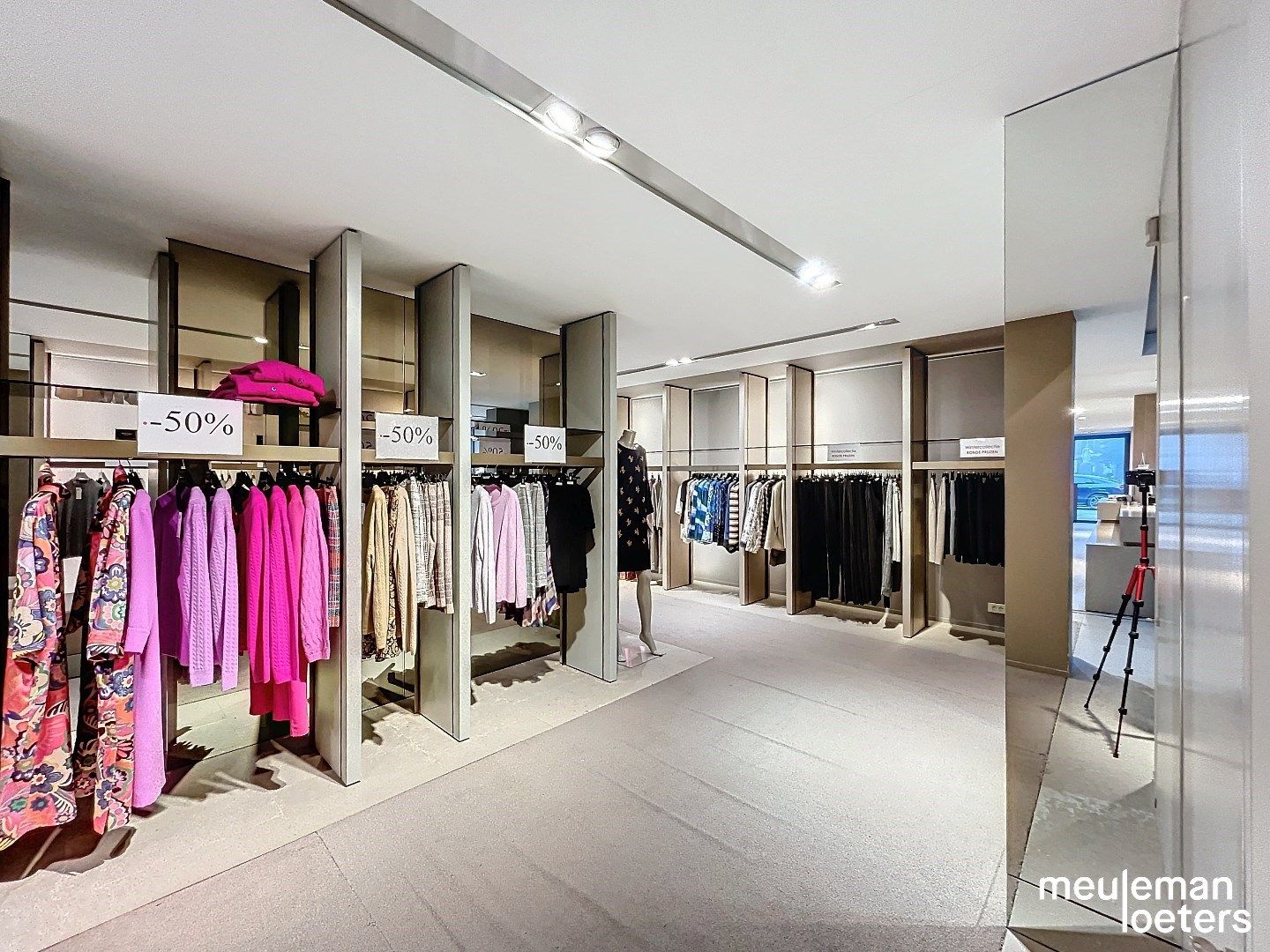 Unieke winkelruimte in het commercieel centrum foto 7