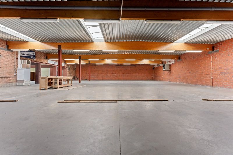 Ruime handelsruimte met loods- of opslagmogelijkheden foto 7