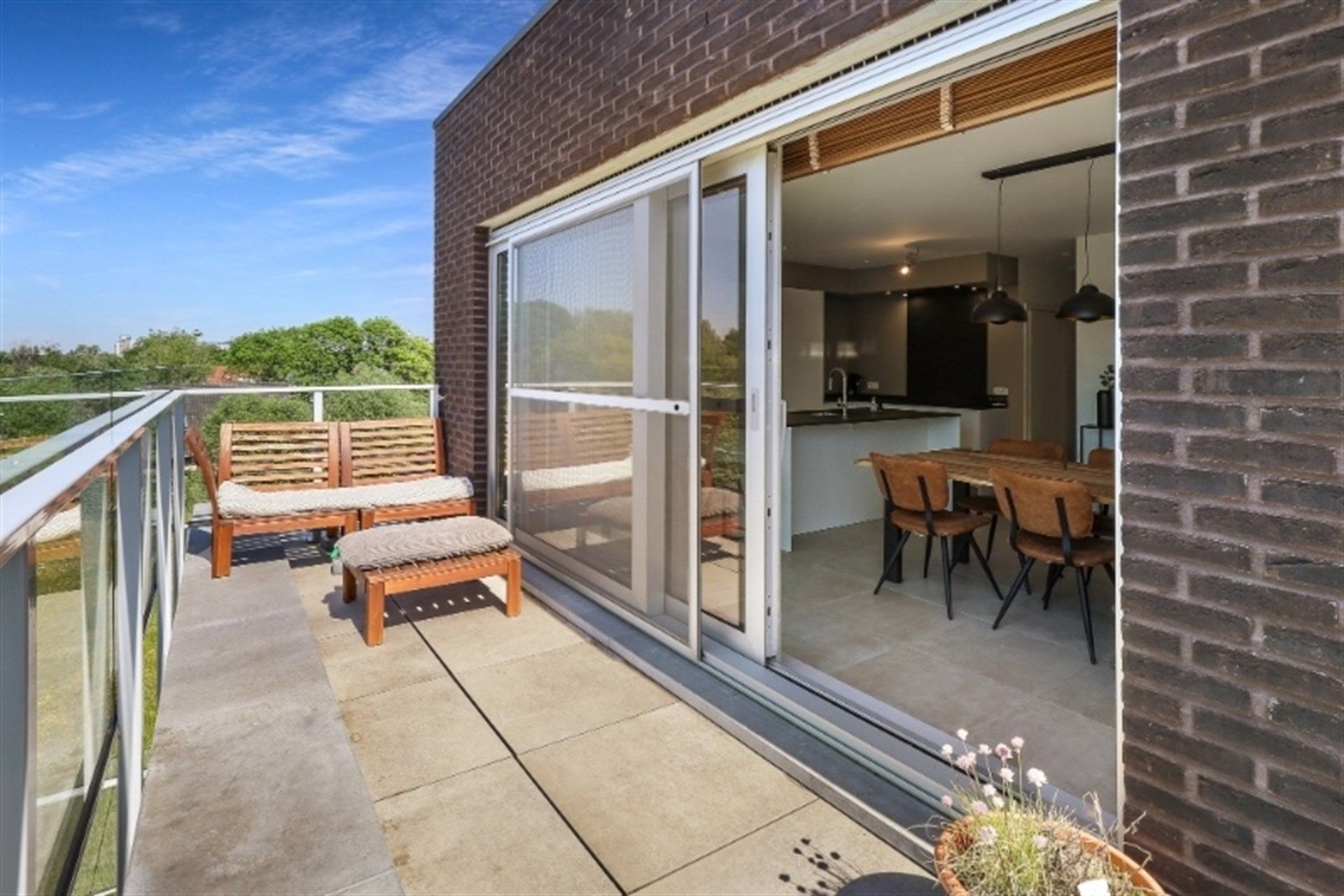 Prachtig recent appartement met 2 slaapkamers in de stadsrand foto 12