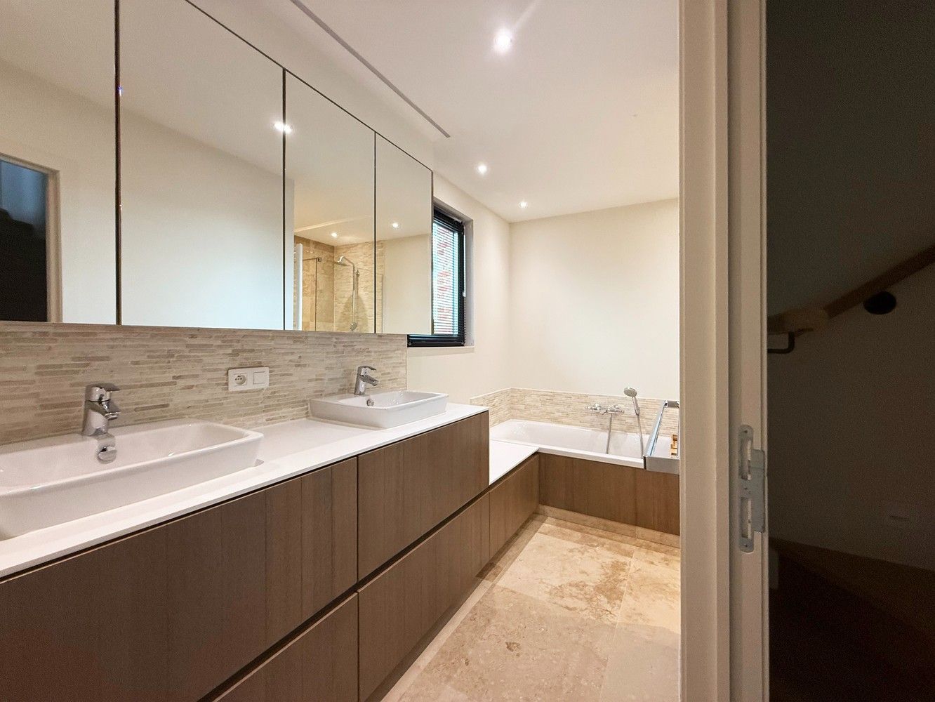 Stijlvolle villa met ruime tuin te huur op toplocatie nabij Lier foto 9