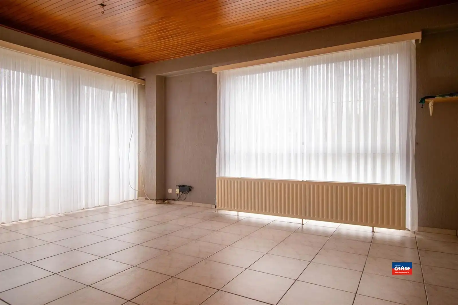 Instapklaar appartement met twee slaapkamers, terras en staanplaats foto 2