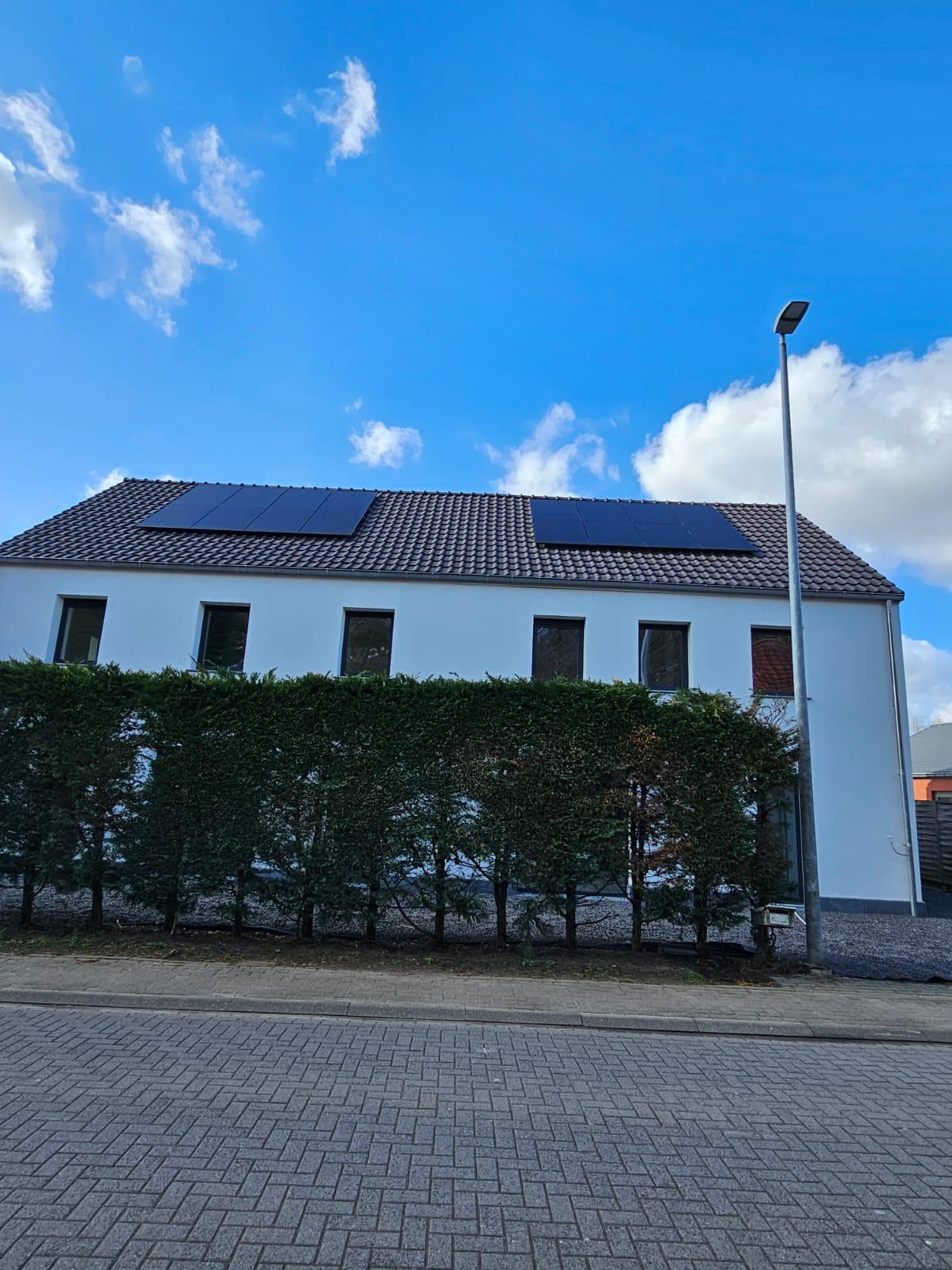 Leuke gerenoveerde woning met 4 slaapkamers en tuin foto 2