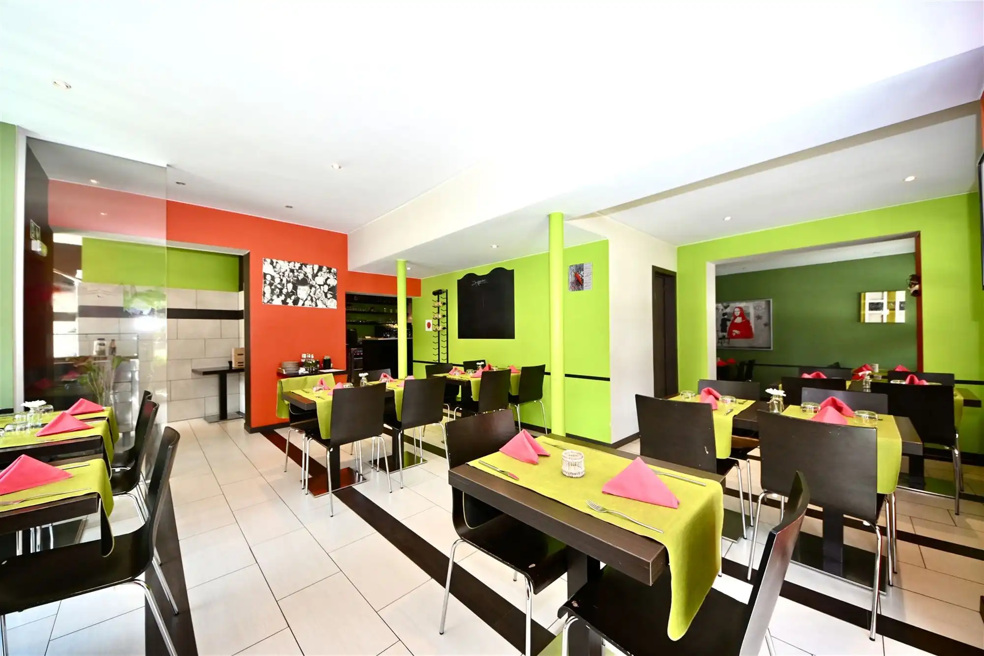 Handelspand met restaurant en appartement foto 7