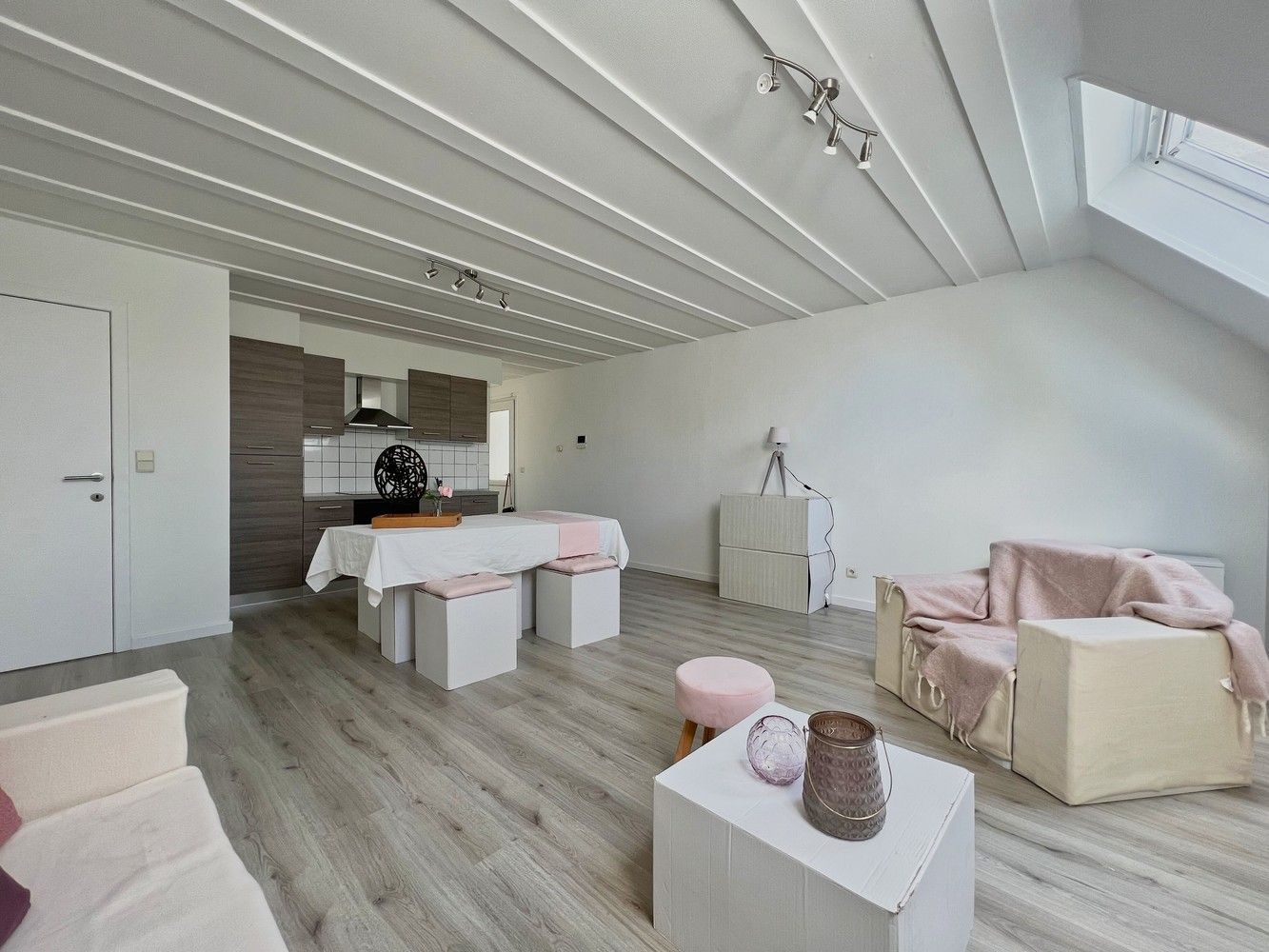 Lichtrijke, instapklaar appartement met 2 slpks.! foto 3