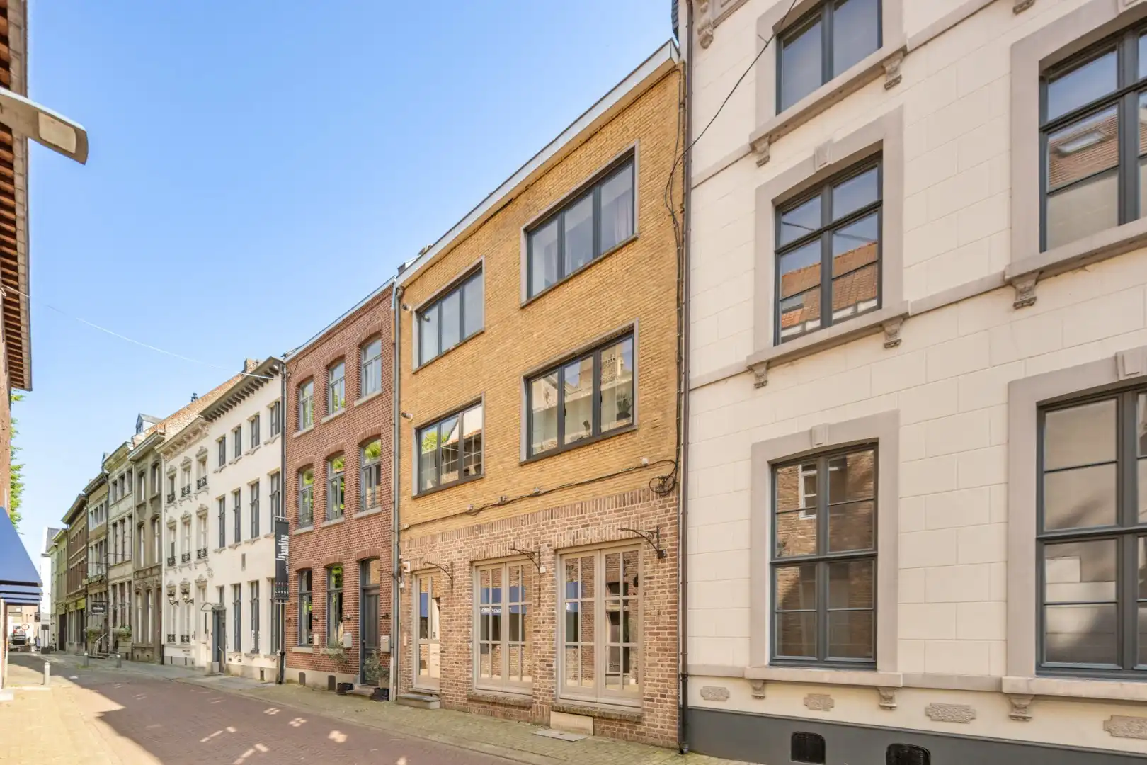 Comfortabel duplex appartement op de 3de en 4de verdieping van een kleinschalige residentie op een steenworp van de historische markt!  foto 2
