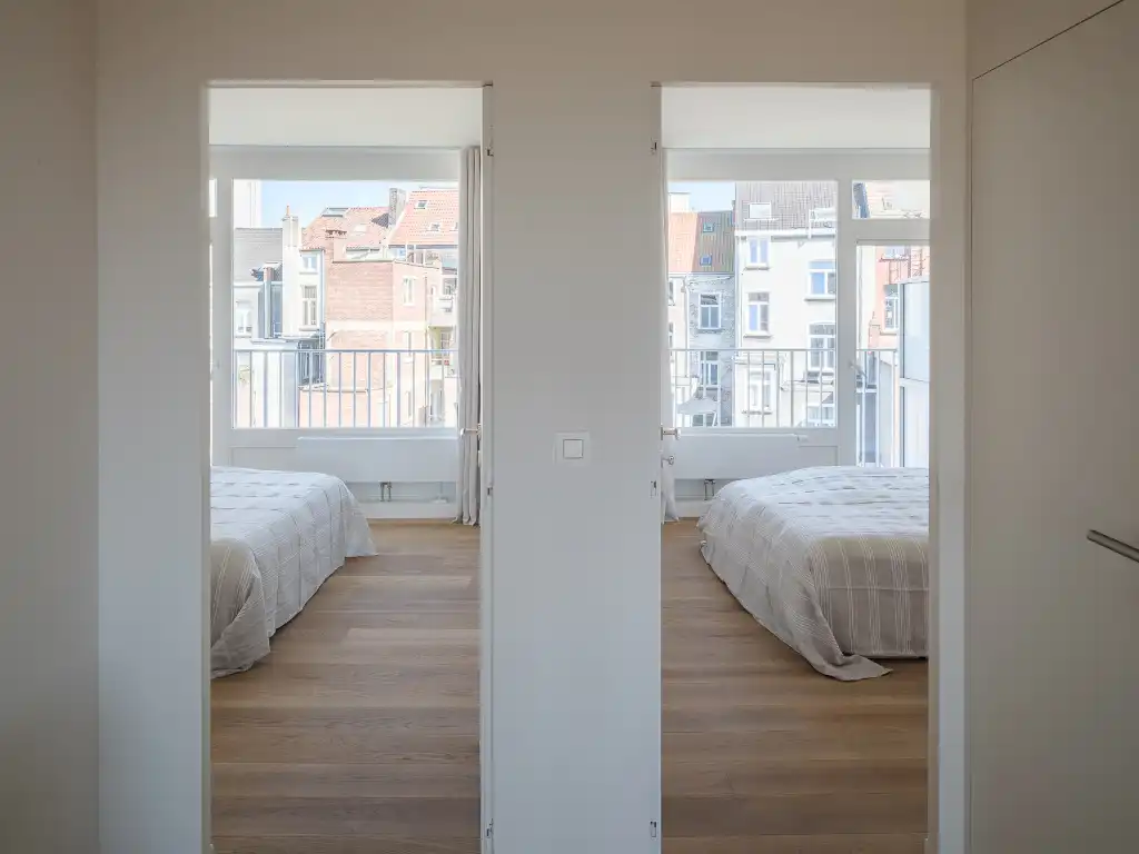 Centrum Gent – lichtrijk gerenoveerd twee slaapkamerappartement met terras en zicht over de Bijloke en de Leie. foto 10