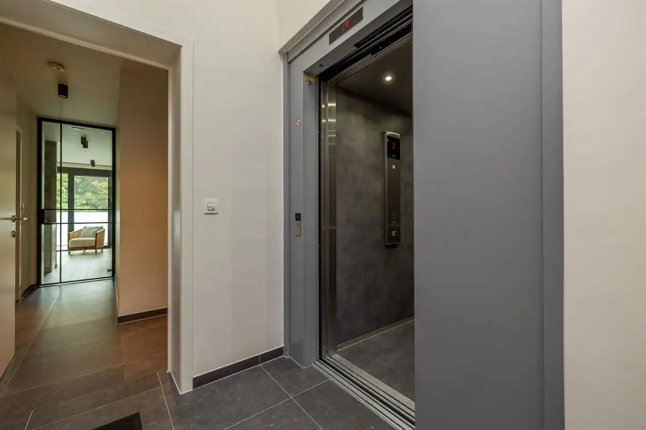 Gemeubelde penthouse met 2 slpk, ruim terras en autostaanplaats foto 27
