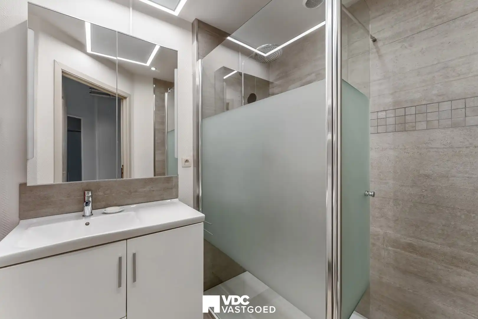 Instapklare, energiezuinige gezinswoning met tuin, veranda en polyvalente zolder (mogelijkheid tot studio) foto 12