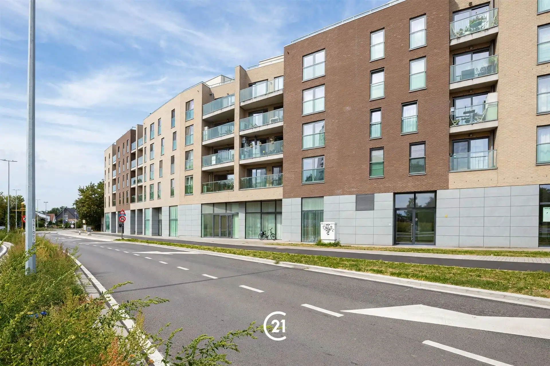 Energiezuinig wonen met terras & parking! foto 3