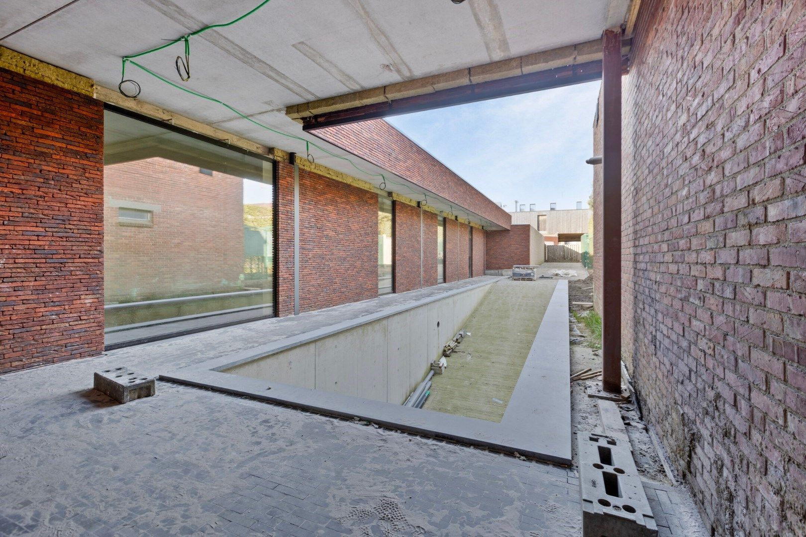 GELIJKVLOERS HANDELSPAND met KELDERRUIMTE TE HUUR/TE KOOP OP A-LOCATIE IN HOUTHALEN CENTRUM   foto 12
