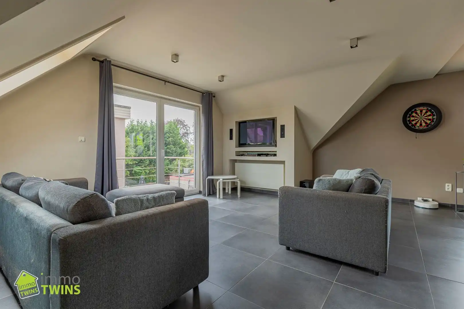 Ruim duplexappartement van 151 m² met 3 slaapkamers, terras en dubbele autostaanplaats foto 3