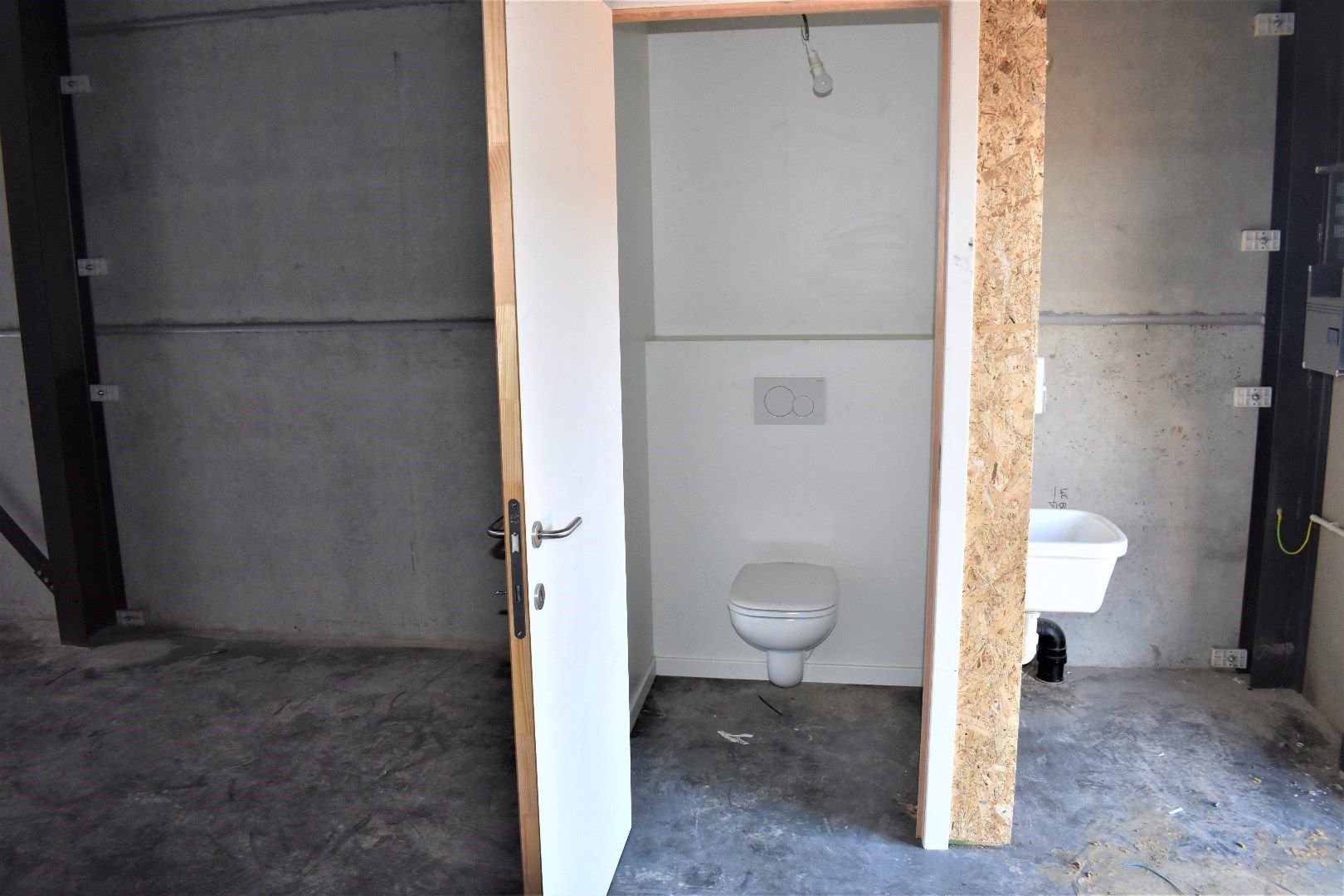 Recent magazijn (150 m²) te Oeselgem foto 4