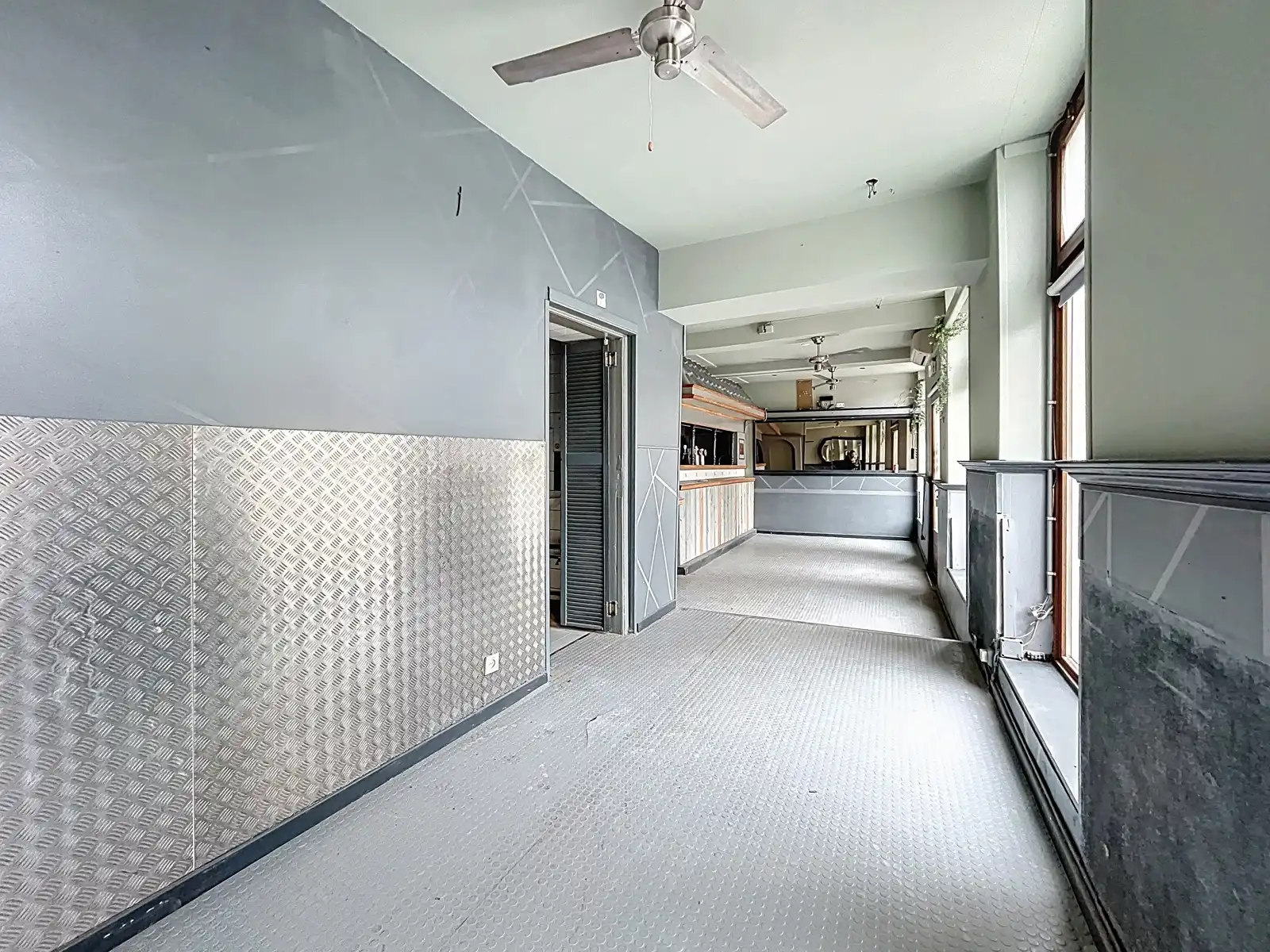 Handelspand met woongelegenheid op de Markt van Tienen foto 7