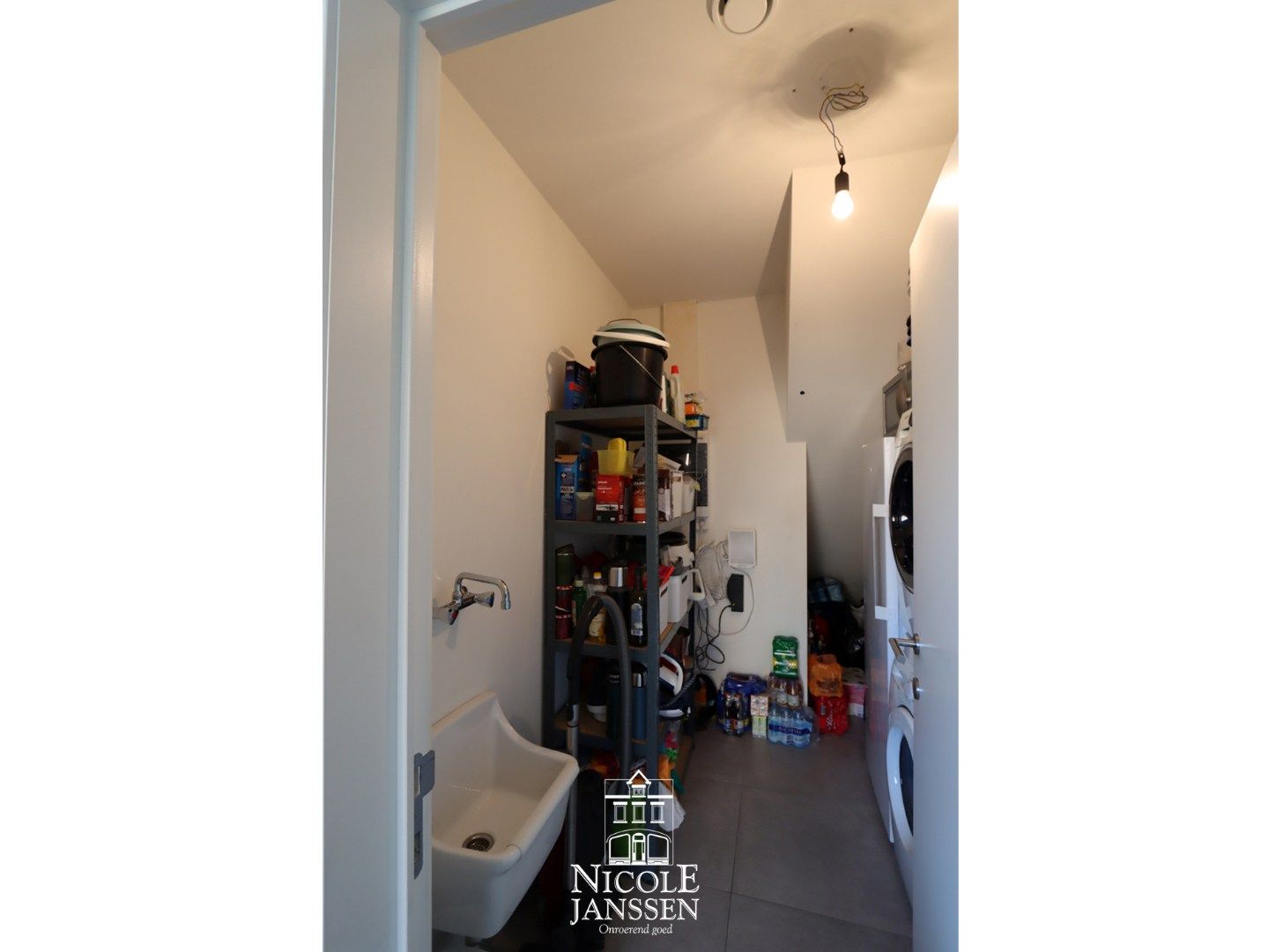 Nieuwbouwwoning met drie slaapkamers, tuintje en carport op een aangename en rustige locatie in Kessenich foto 9