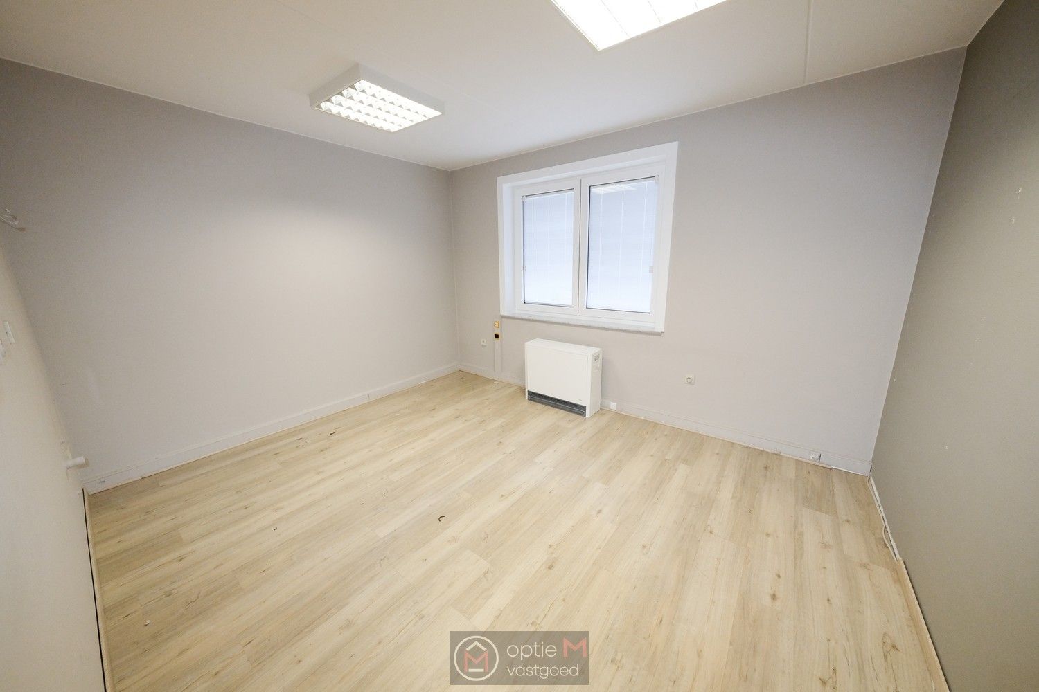 RUIM KANTOORGEBOUW OP TOPLIGGING IN BILZEN foto 17