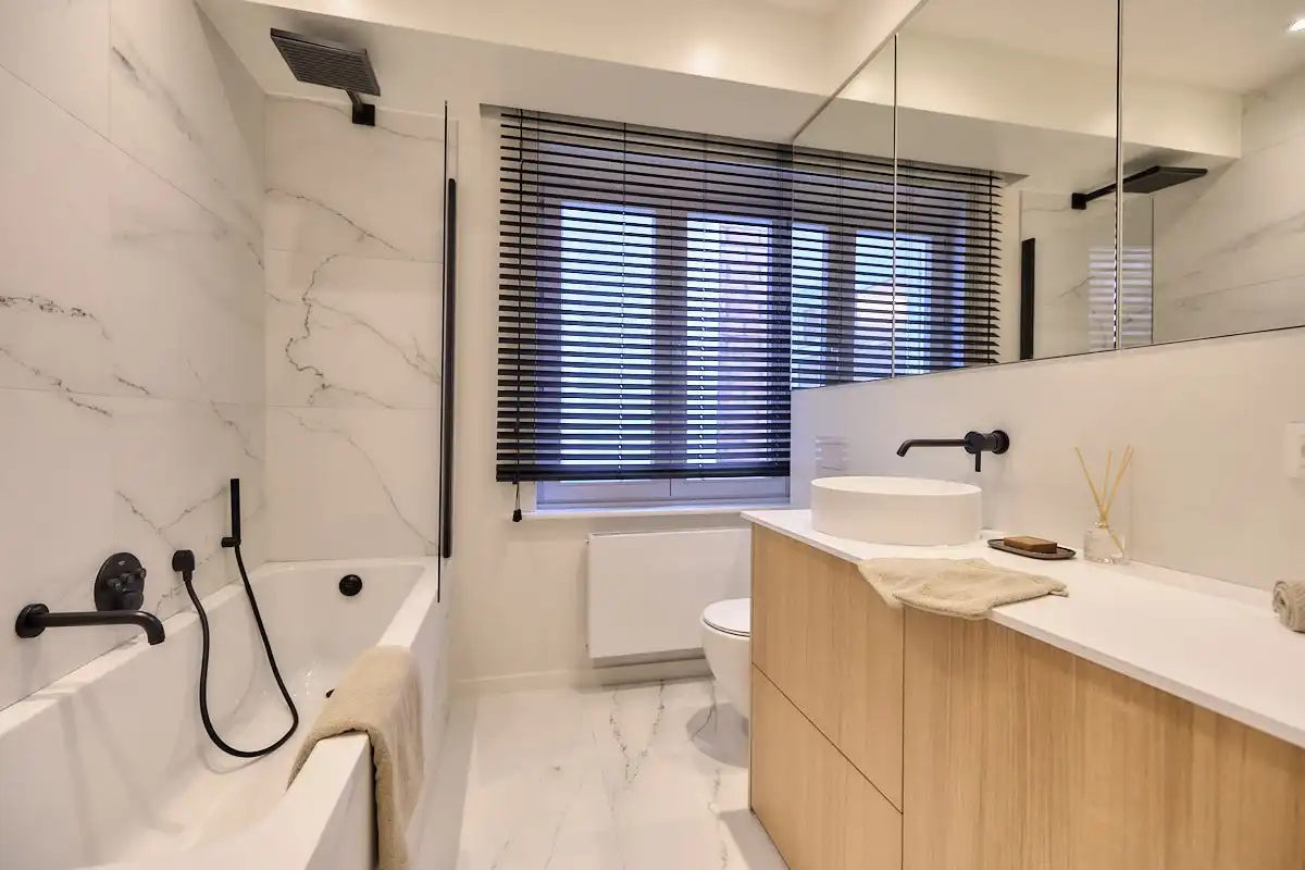 Gerenoveerd appartement met 4 slpks. en zijdelings zeezicht foto 13