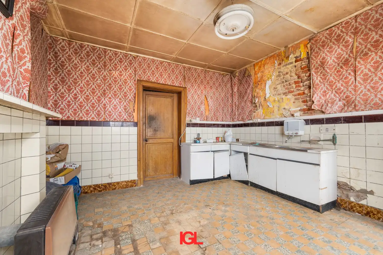 Te renoveren woning met grote tuin foto 9