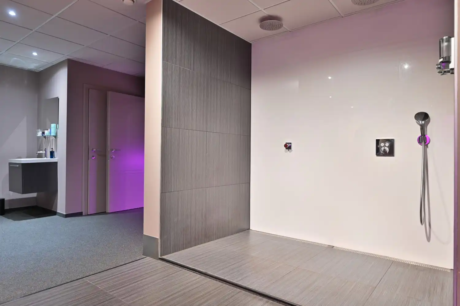 Instapklare topwoning met unieke mogelijkheden op een perceel van 11a75ca in het landelijke Neeroeteren. foto 34