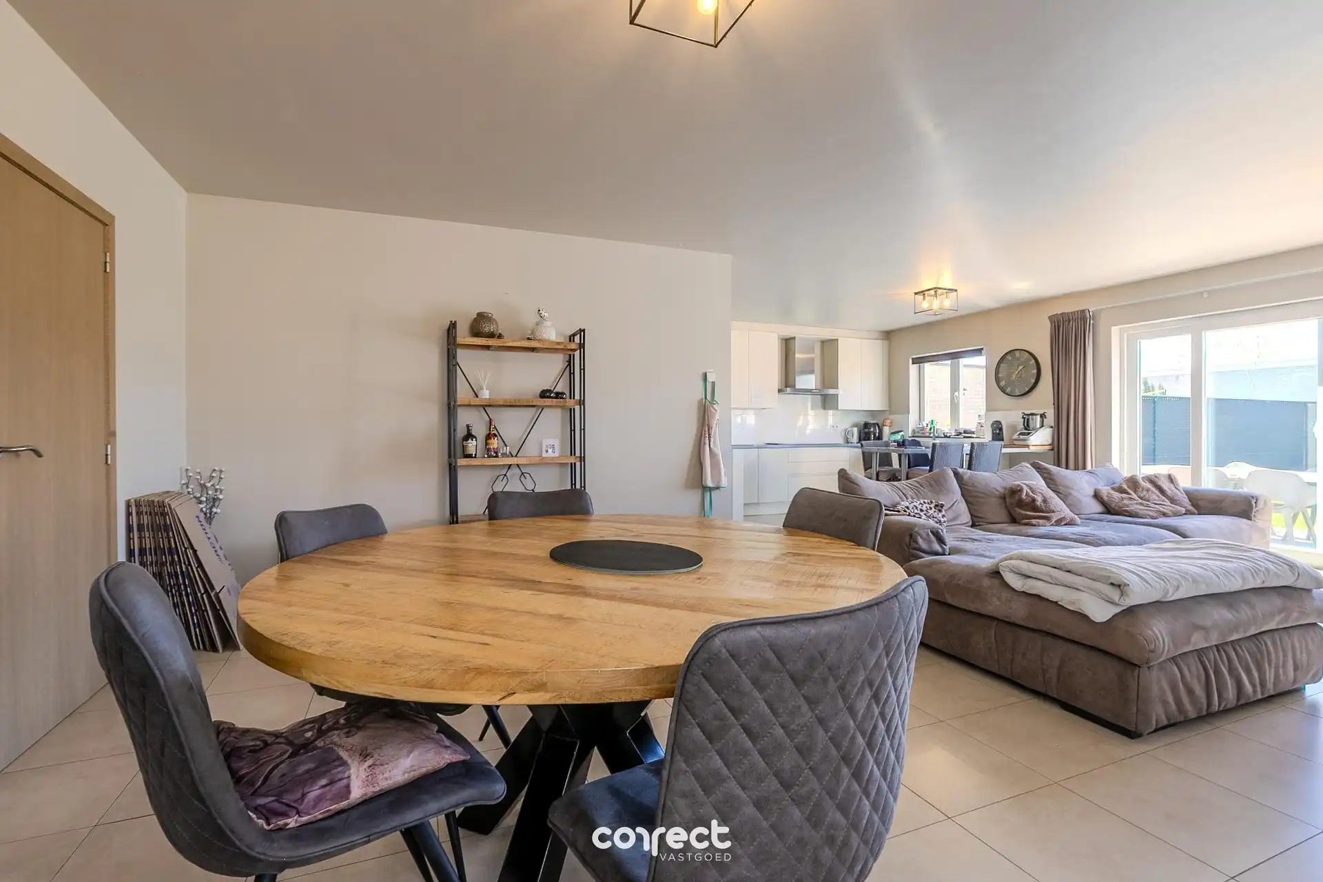 Half open bebouwing met 4 slaapkamers en tuin foto 3