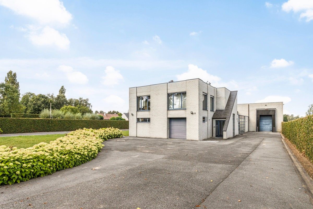 Veelzijdig bedrijfsgebouw (2345 m²) te Avelgem foto 1