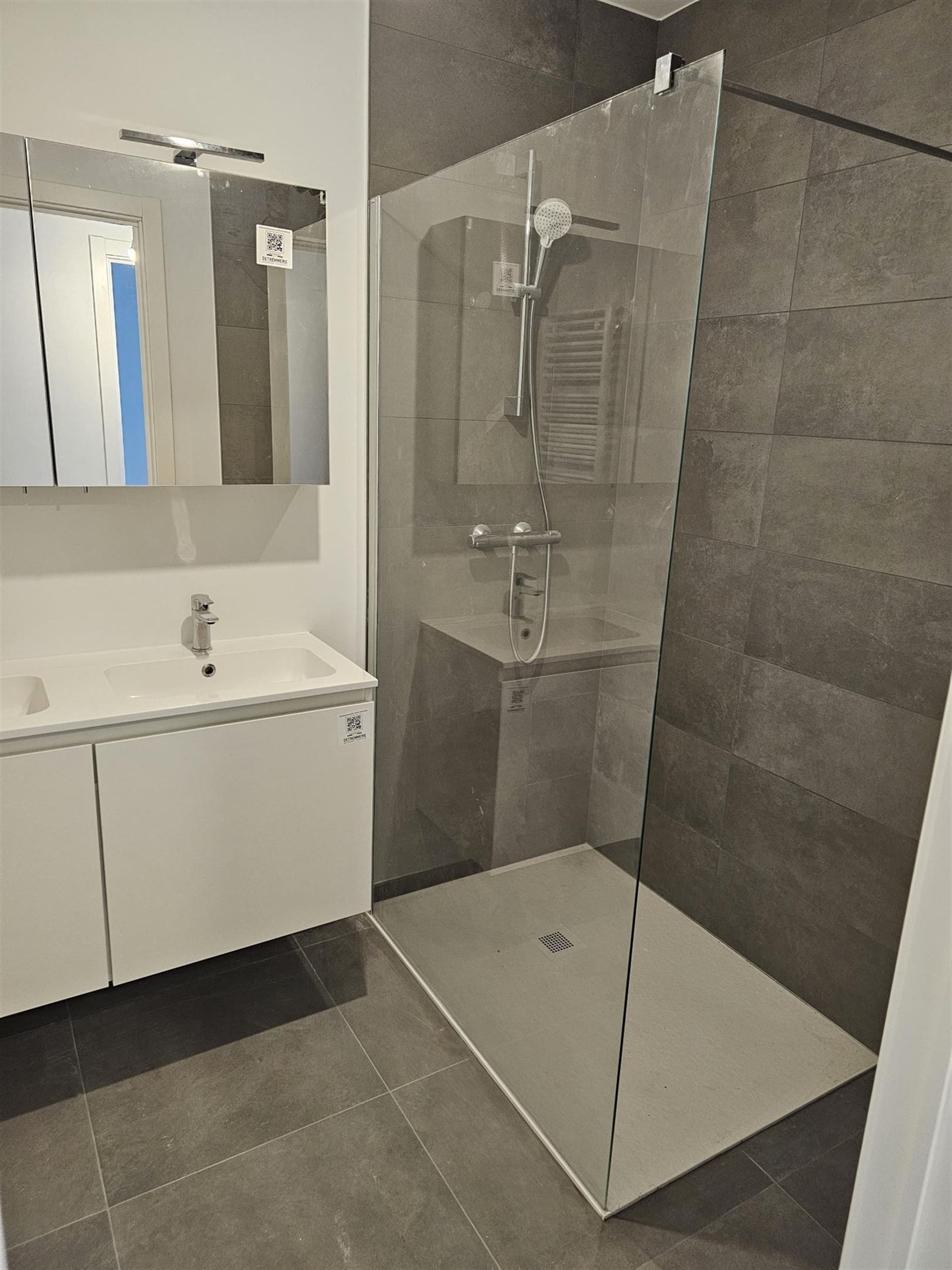 Rustig gelegen nieuwbouwappartement met één slaapkamer en ruime garage. foto 9