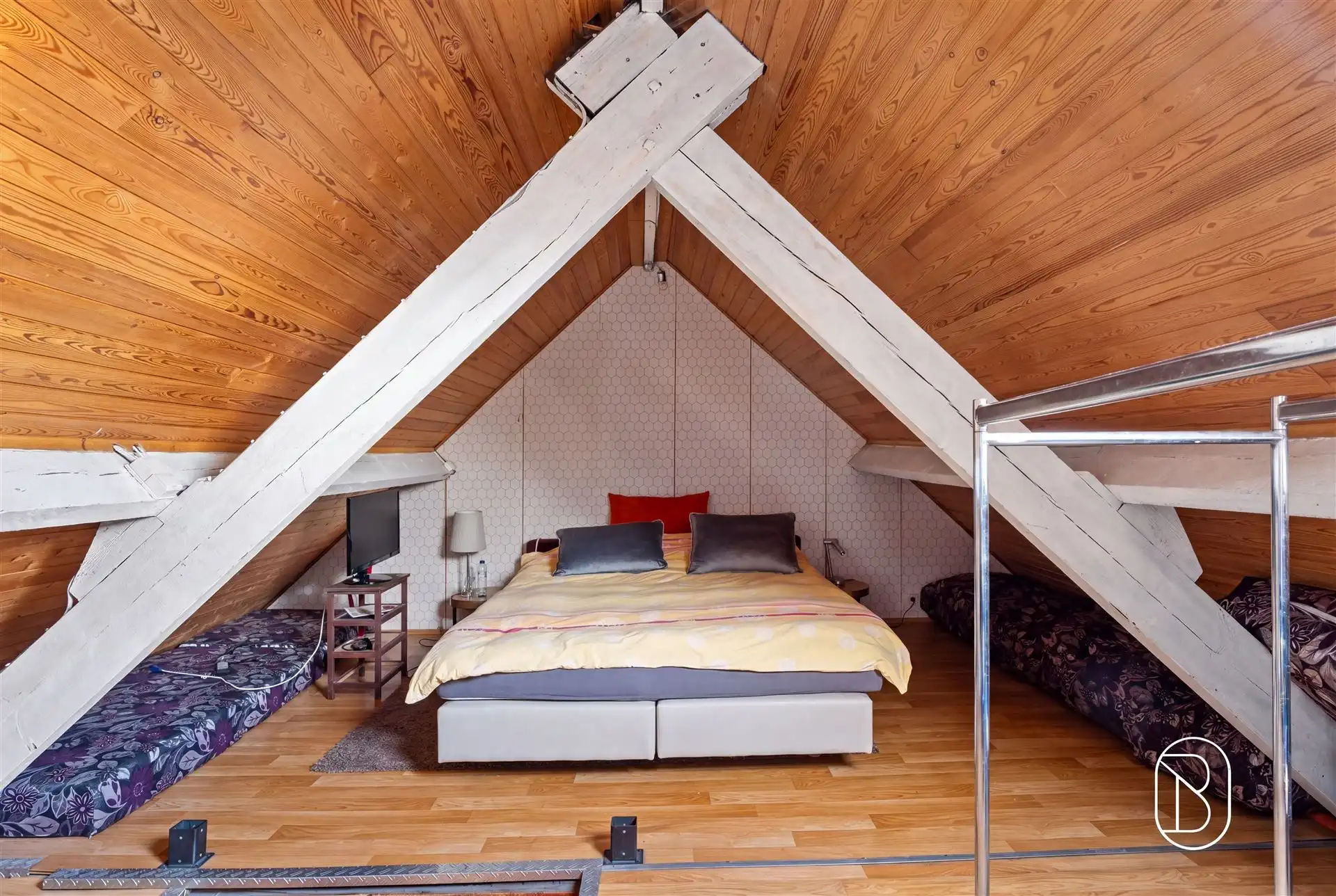 Grote karakterwoning met 5 slaapkamers en dakappartement. foto 32