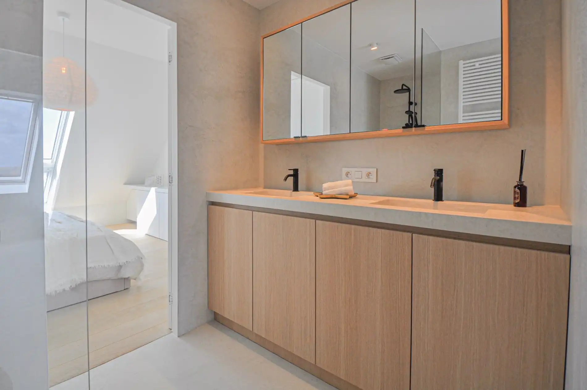 Volledig gerenoveerd appartement met een ruim zonneterras. foto 18