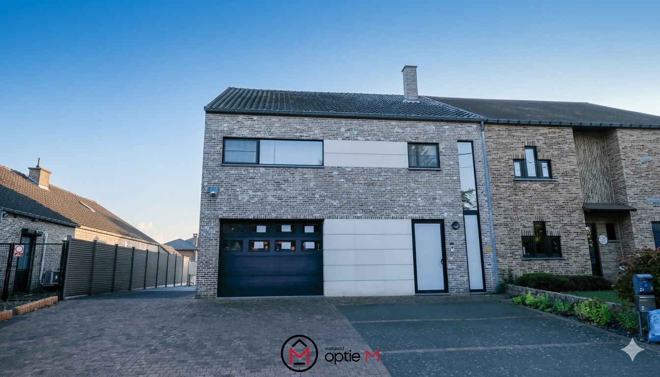 Investeringspand met handelsruimte en appartement in Merem Bilzen foto {{pictureIndex}}