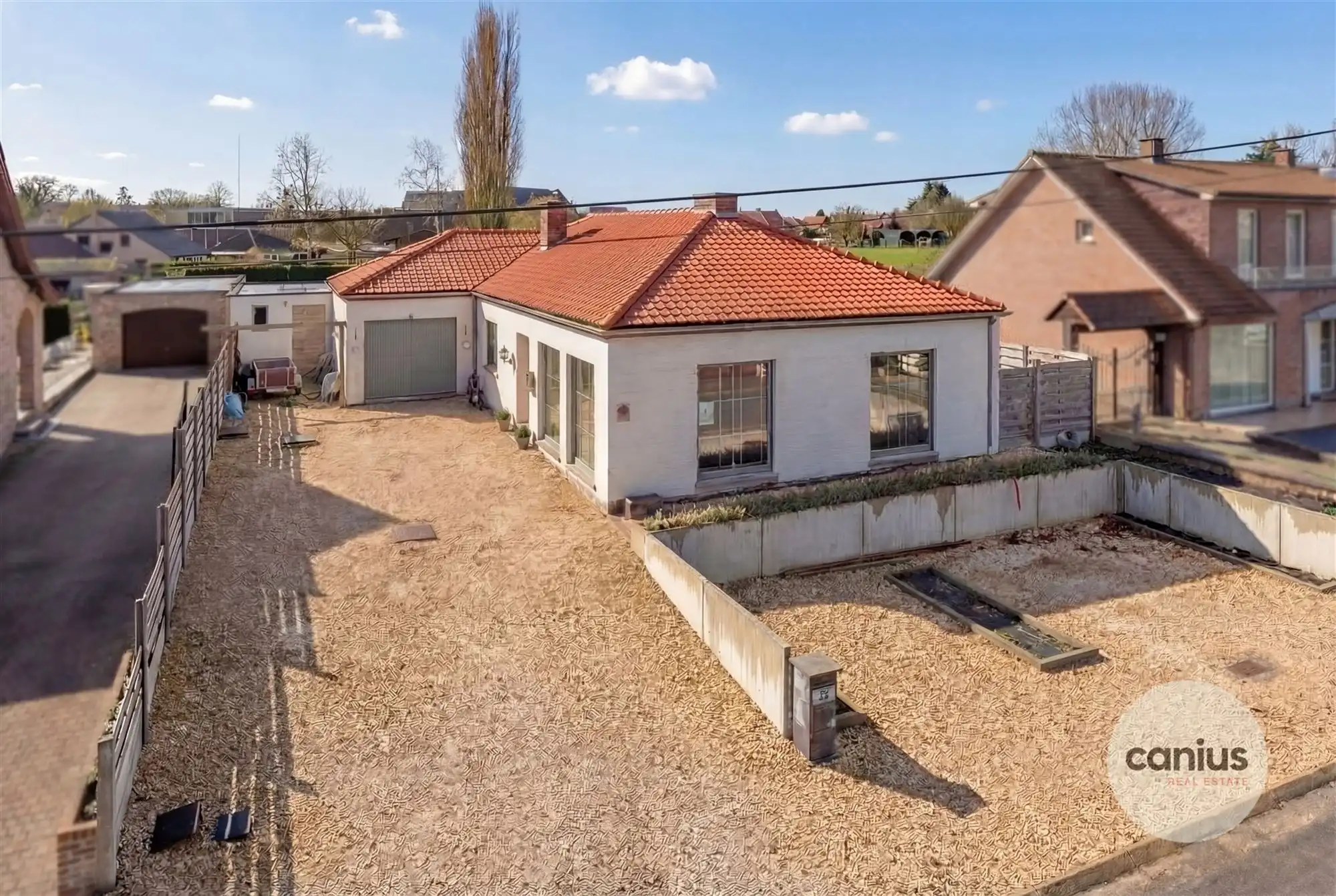 KNAPPE GELIJKVLOERSE WONING MET 4 SLAAPKAMERS foto {{pictureIndex}}