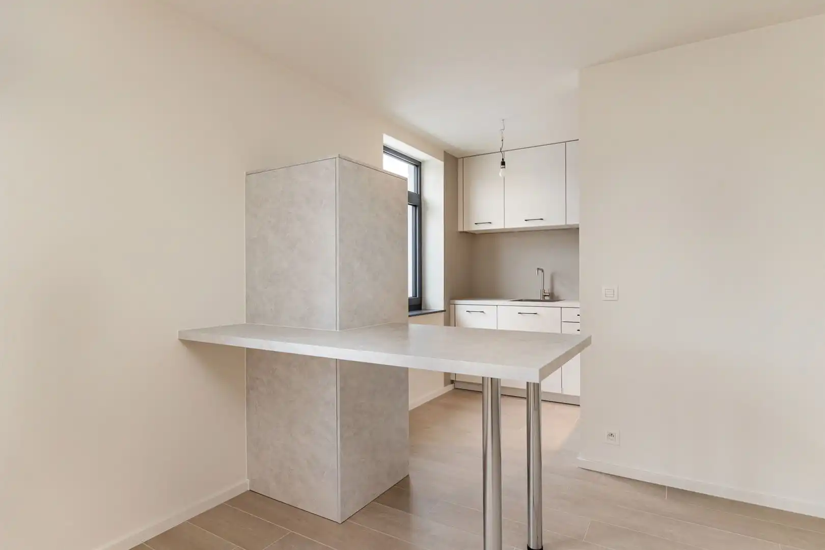 Gerenoveerd en instapklaar appartement met 2 slaapkamers foto 4