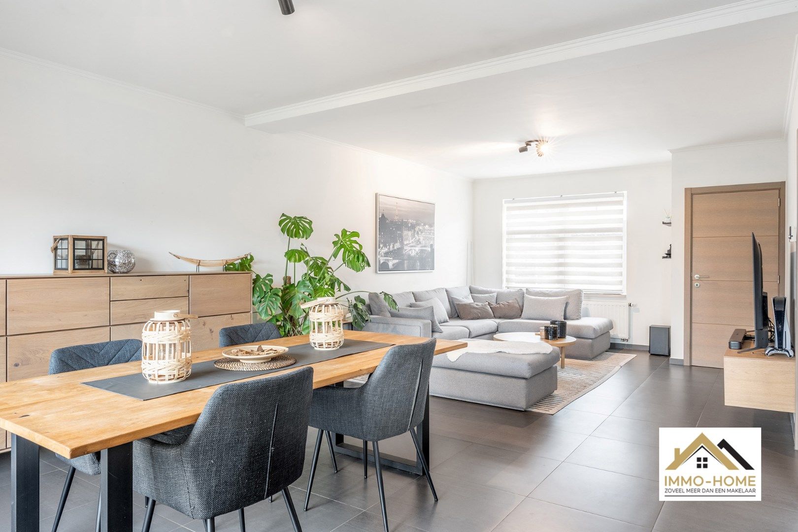 Ruime recente woning in pastorij stijl foto 3