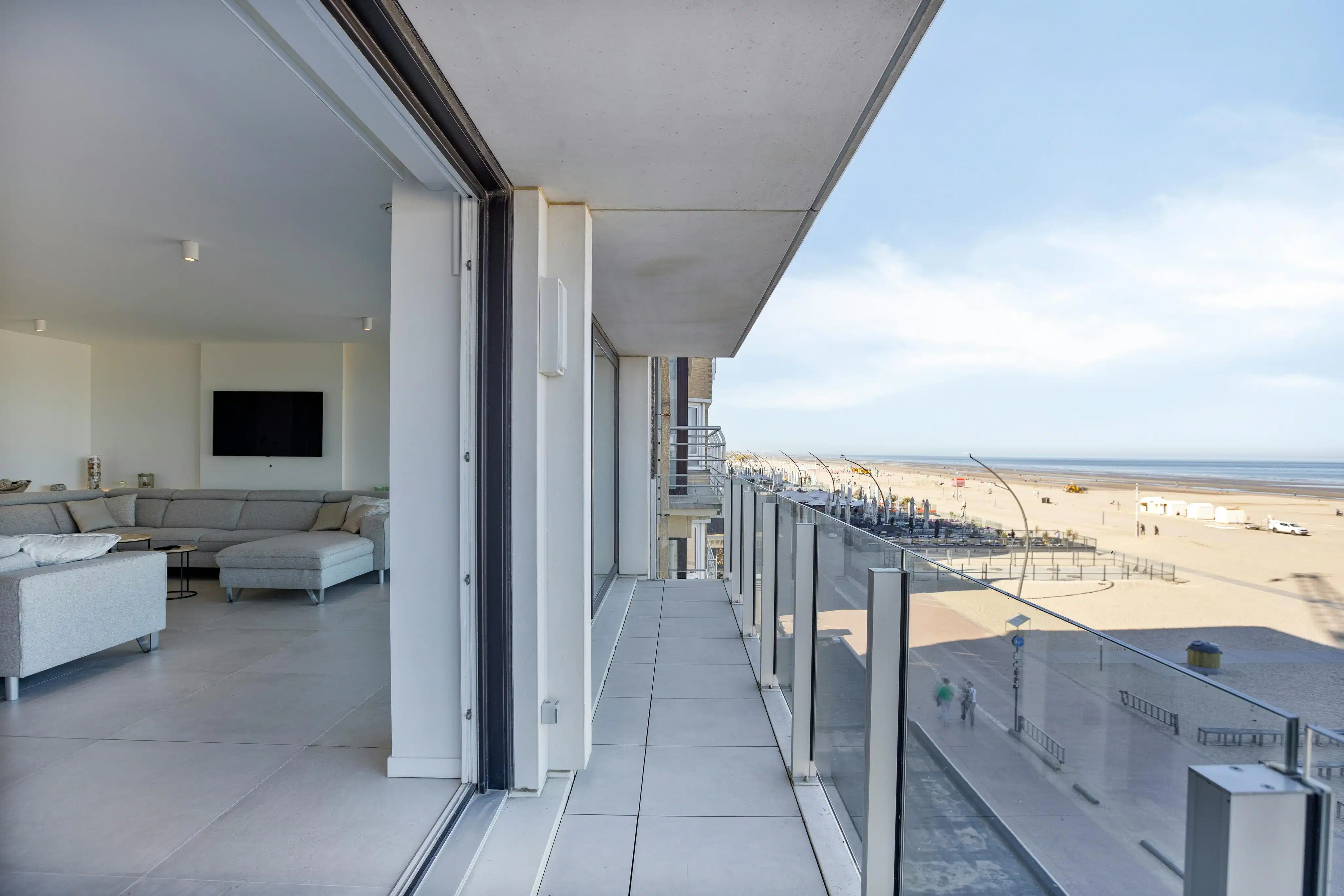 Uniek appartement met 4 slaapkamers op de Zeedijk te De Panne foto 3