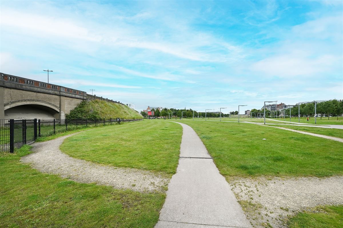 Lichtrijk hoekappartement met zicht op park Spoor Noord foto 25