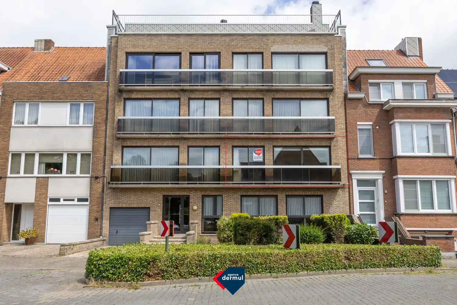 RUIM APPARTEMENT MET GARAGE foto {{pictureIndex}}