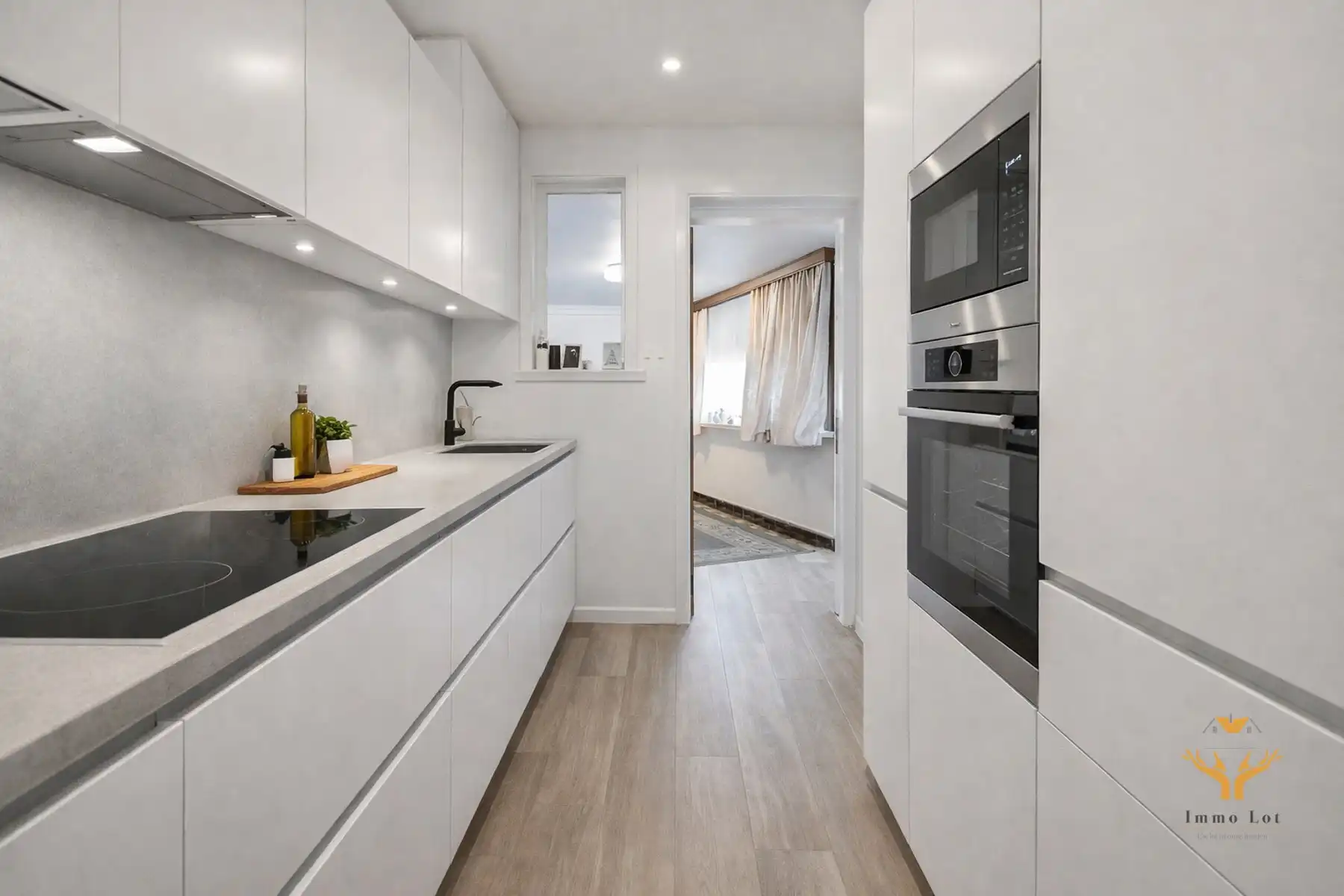 Ruime woning nabij het Donkmeer en Overmere centrum foto 6