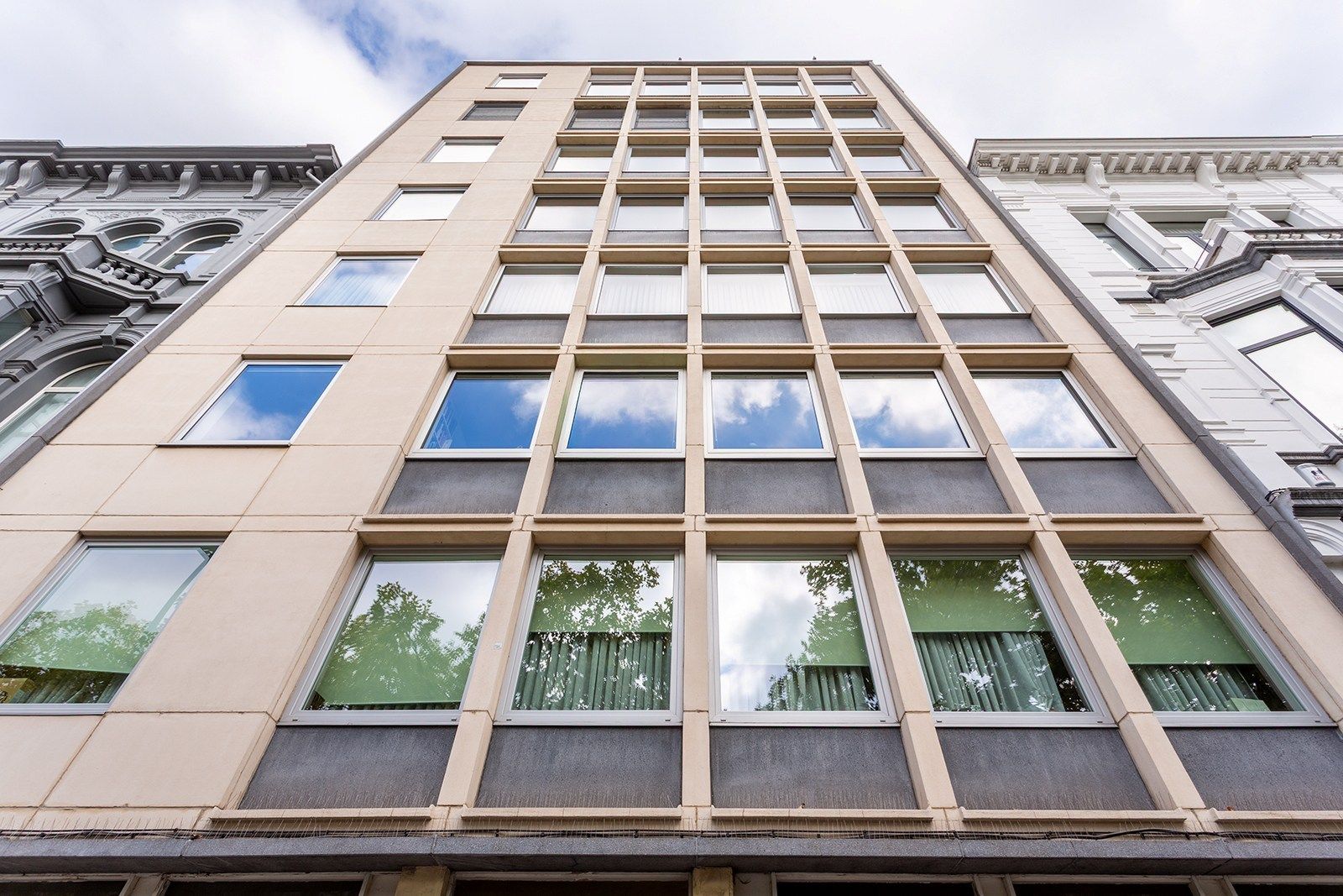 Architecturale parel met een zee van ruimte foto 29