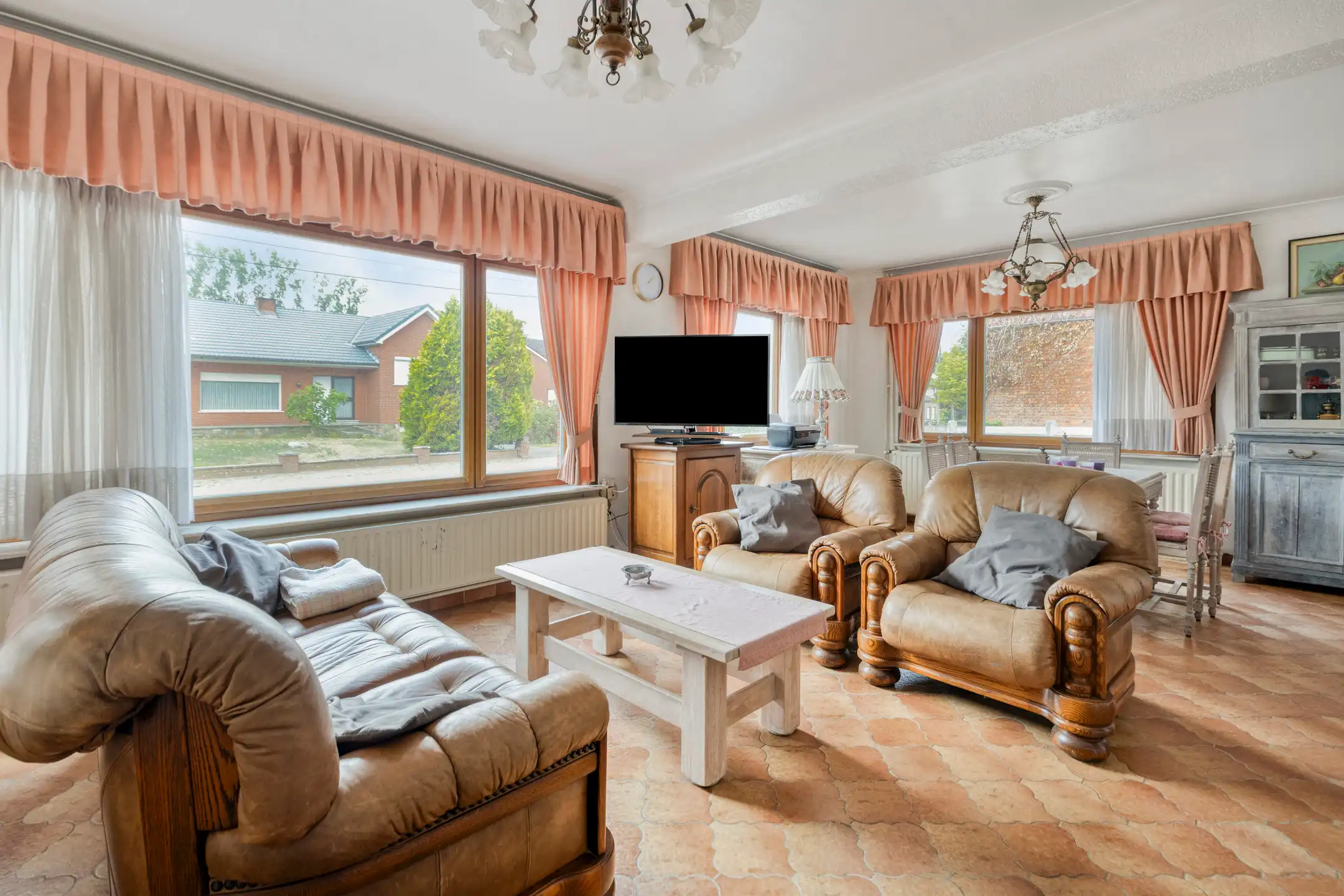 Te renoveren woning met 3 slaapkamers op 11are foto 4