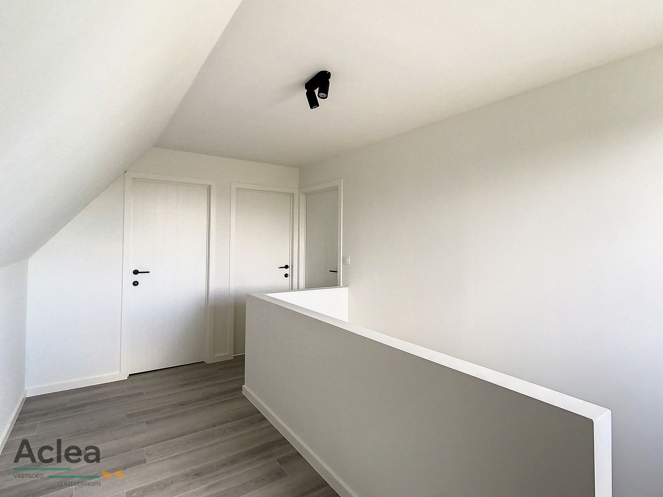 Prachtige recente koppelwoning met 5 slpks foto 22