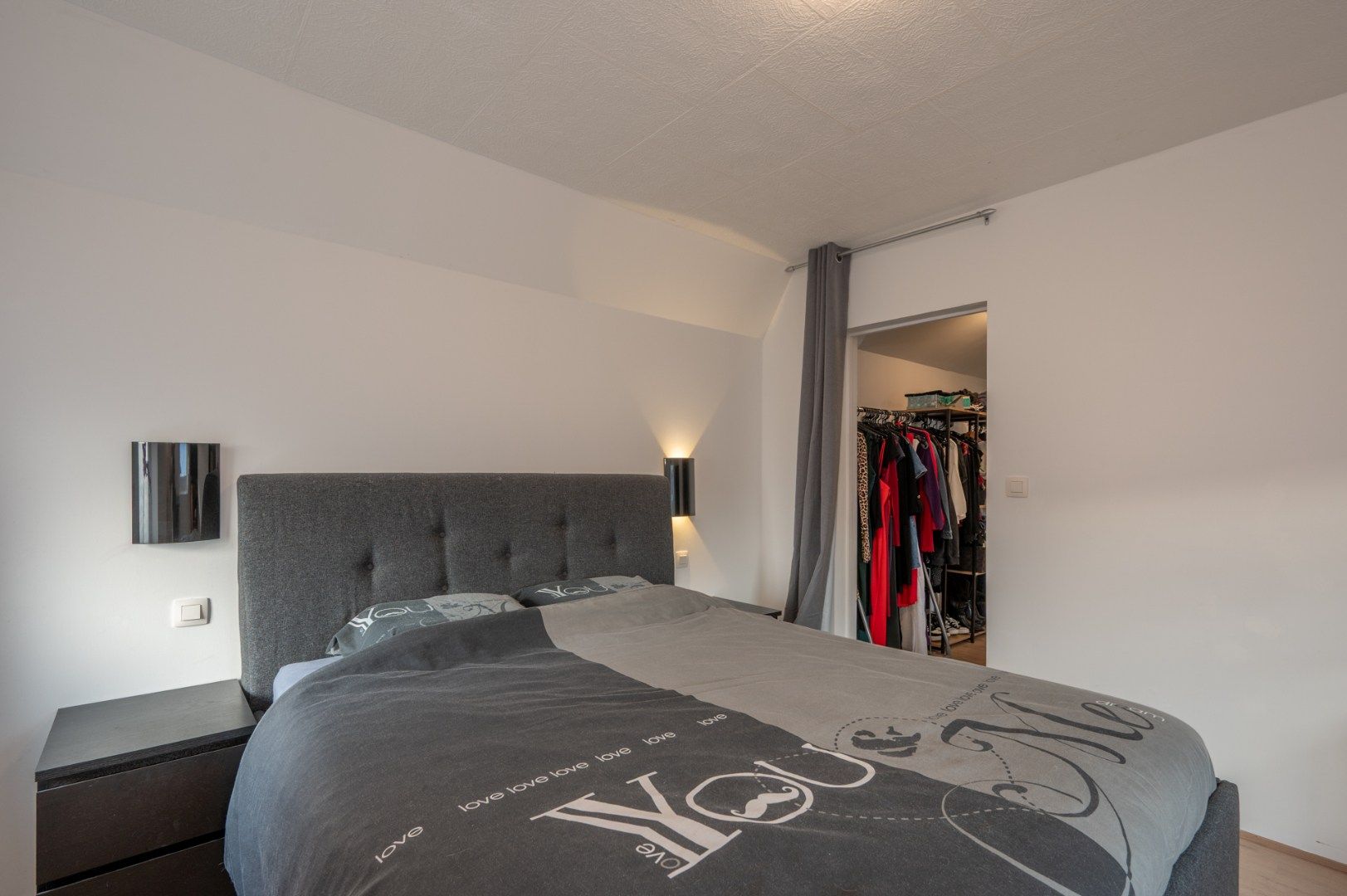 Gelijkvloerse woonst met grote tuin en garage te Sijsele. foto 10