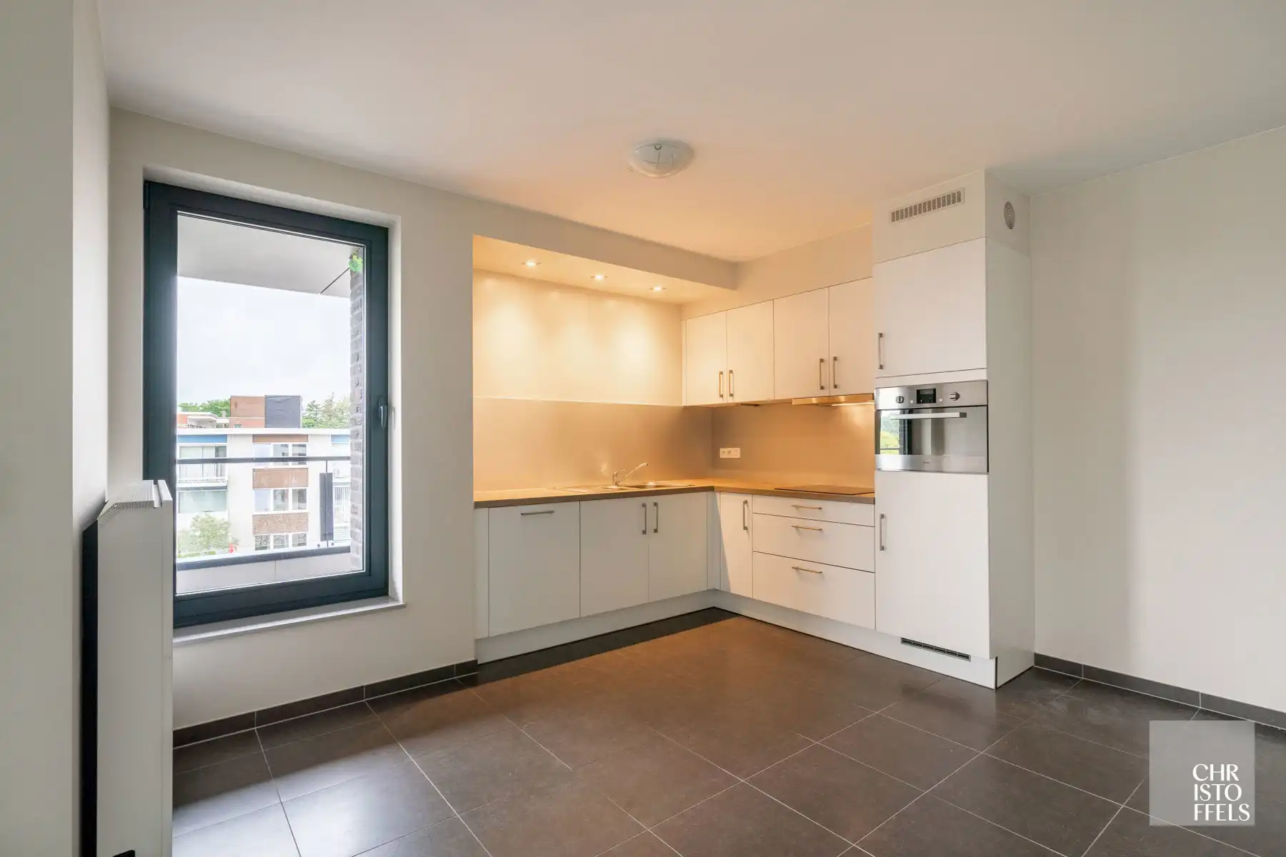 TE HUUR - 2-slaapkamerappartement (103m²) in het centrum van Zutendaal! foto 3